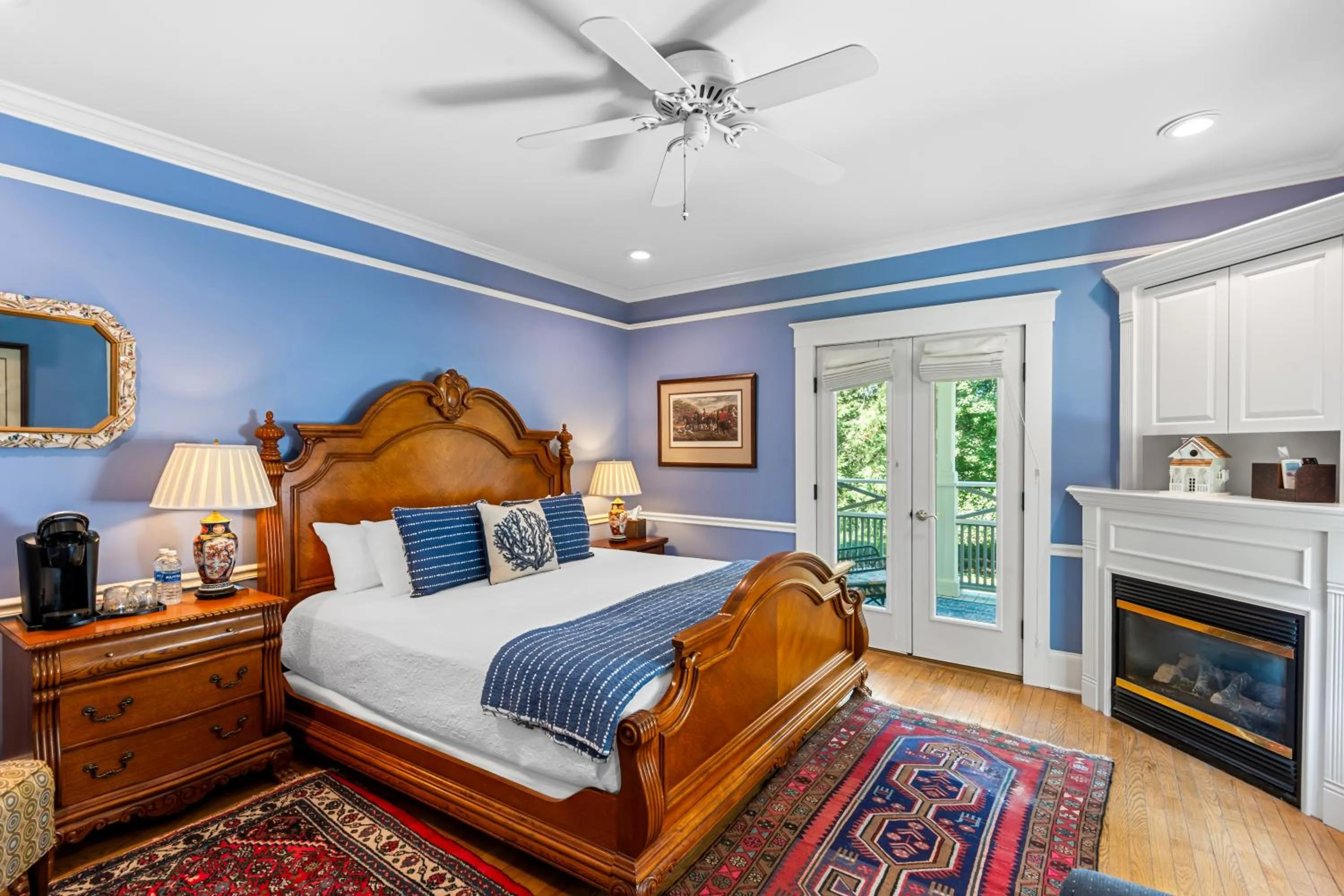 King Suite with Balcony in Benn Conger Inn