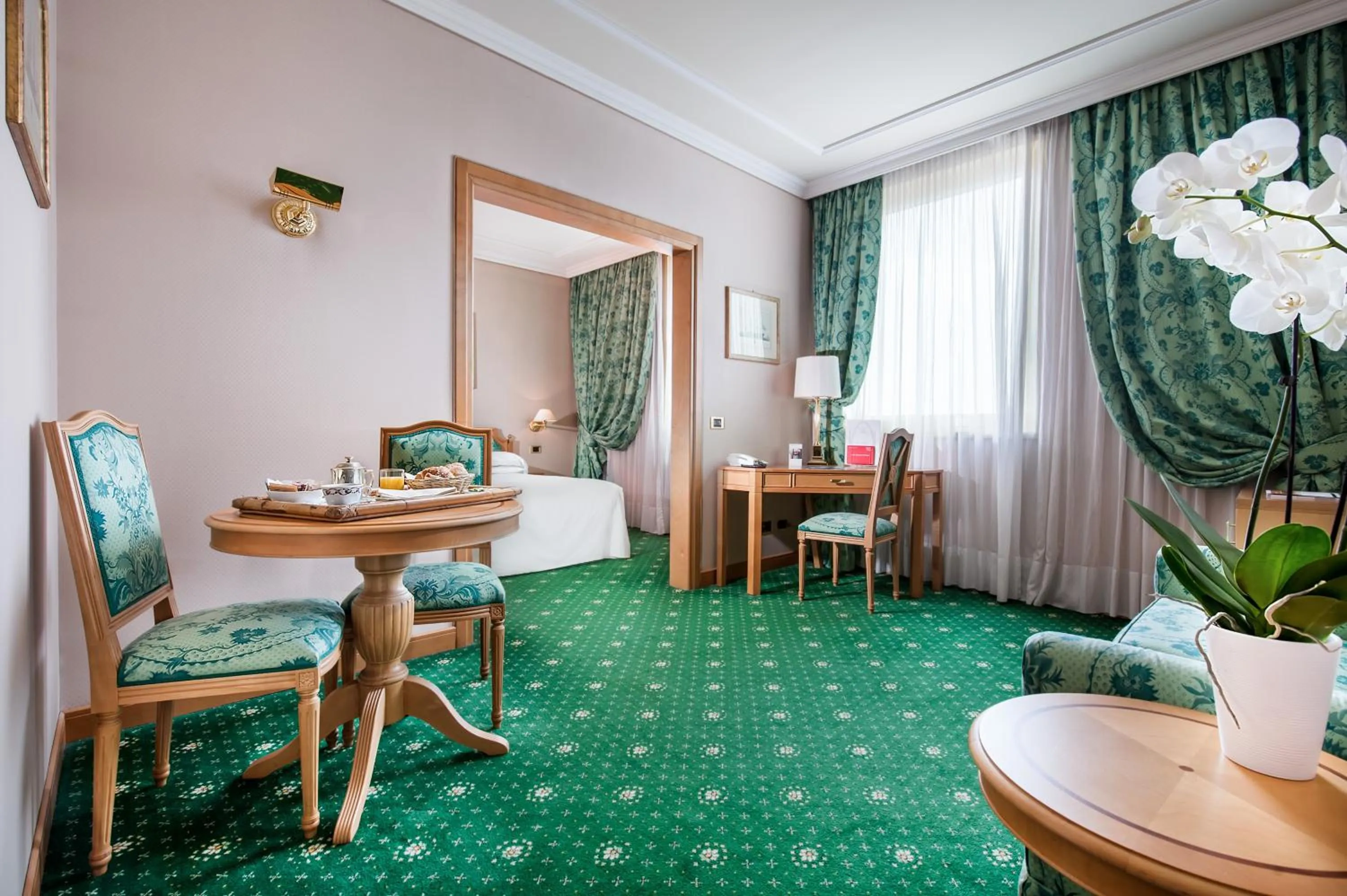 Junior Suite in Royal Garden Assago Milano