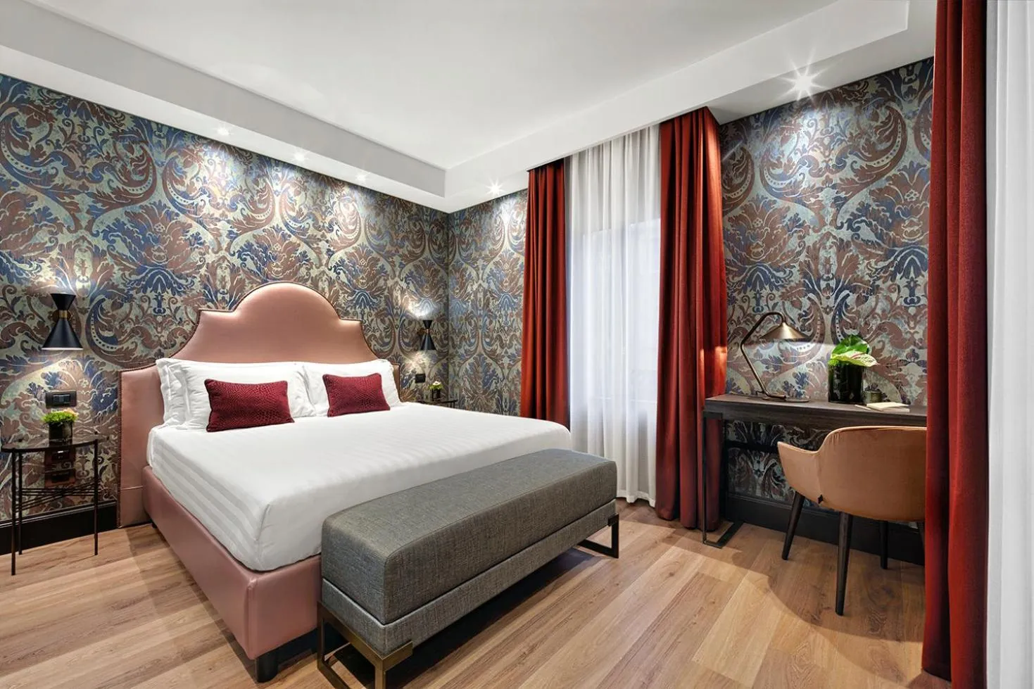 Superior Triple Room with Canal View in Hotel American-Dinesen