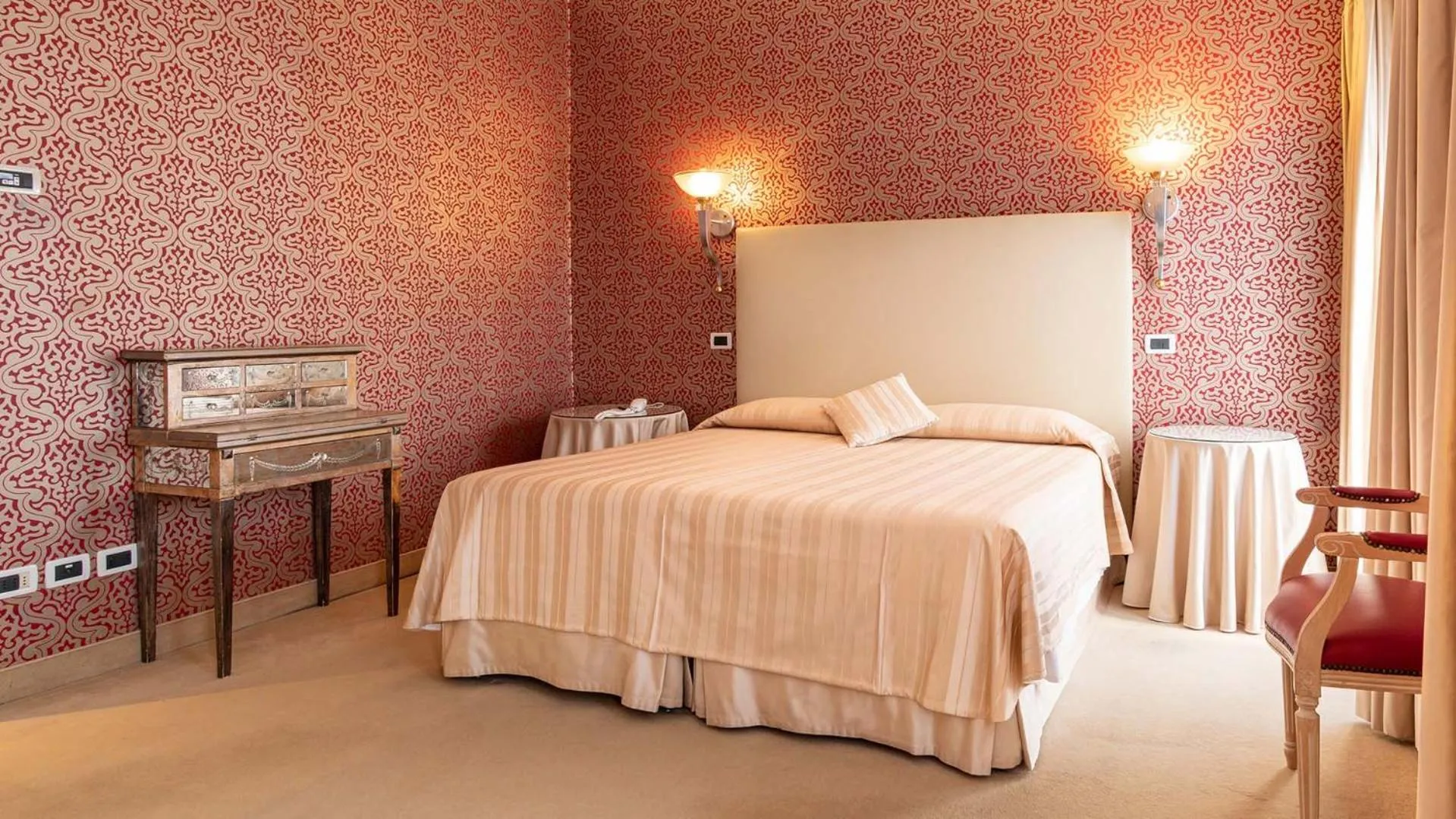 Superior Double Room Canal View in Hotel Principe