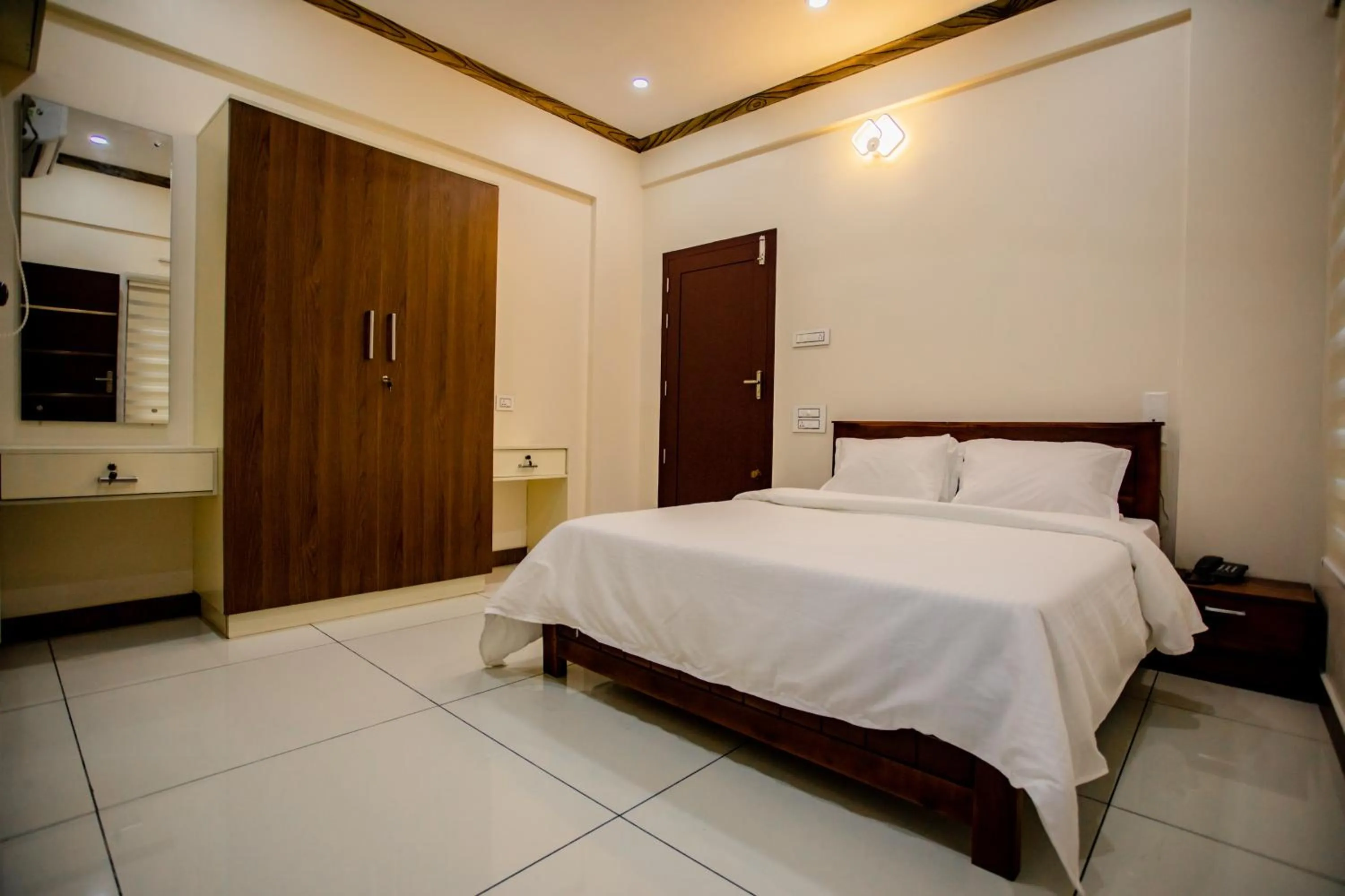 One-Bedroom Apartment in Cliff Way Apartments