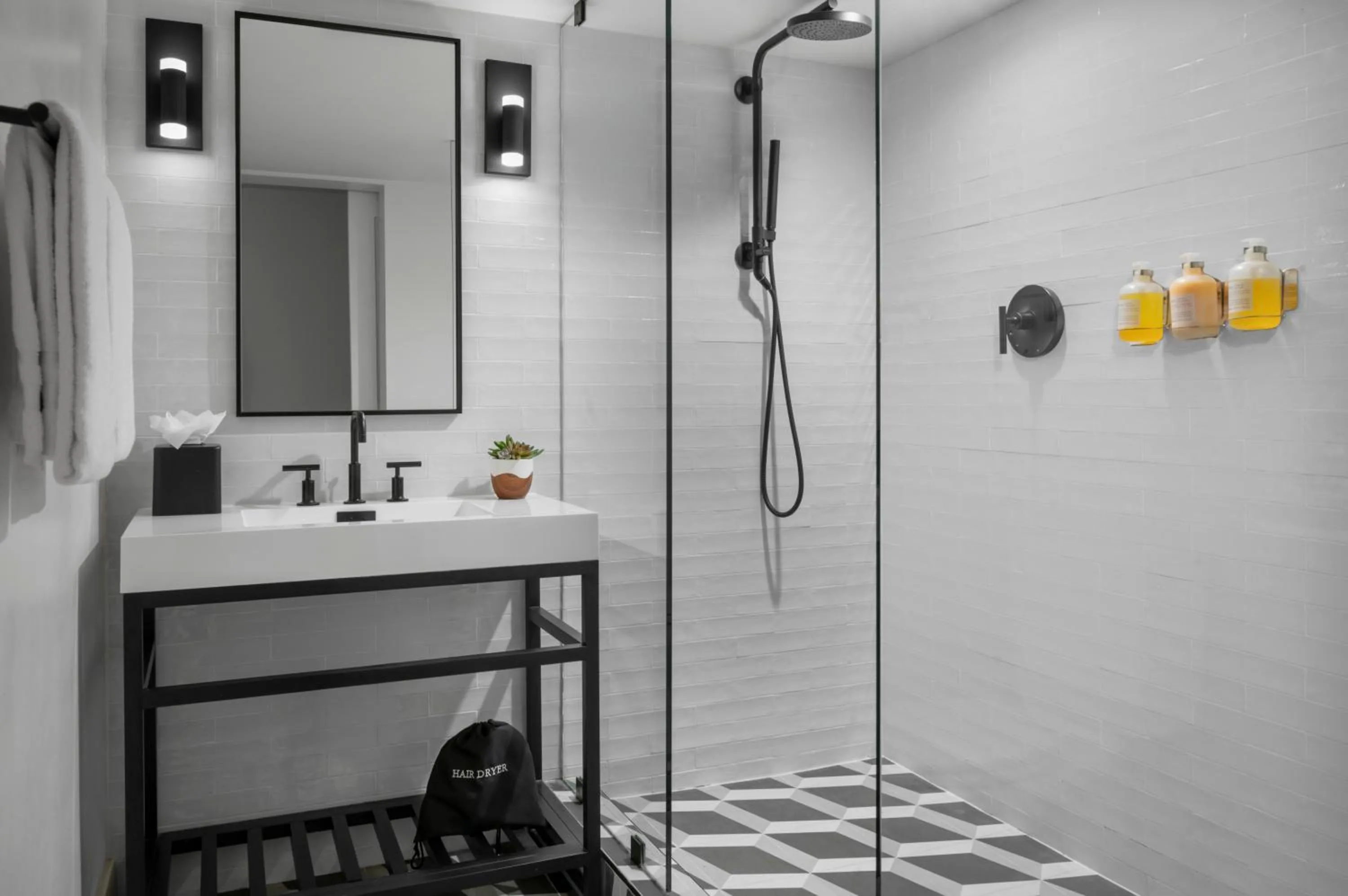 Twin Guest Room with Two Twin Bunk Beds - single occupancy - Balcony in The Lum Hotel Los Angeles Stadium District