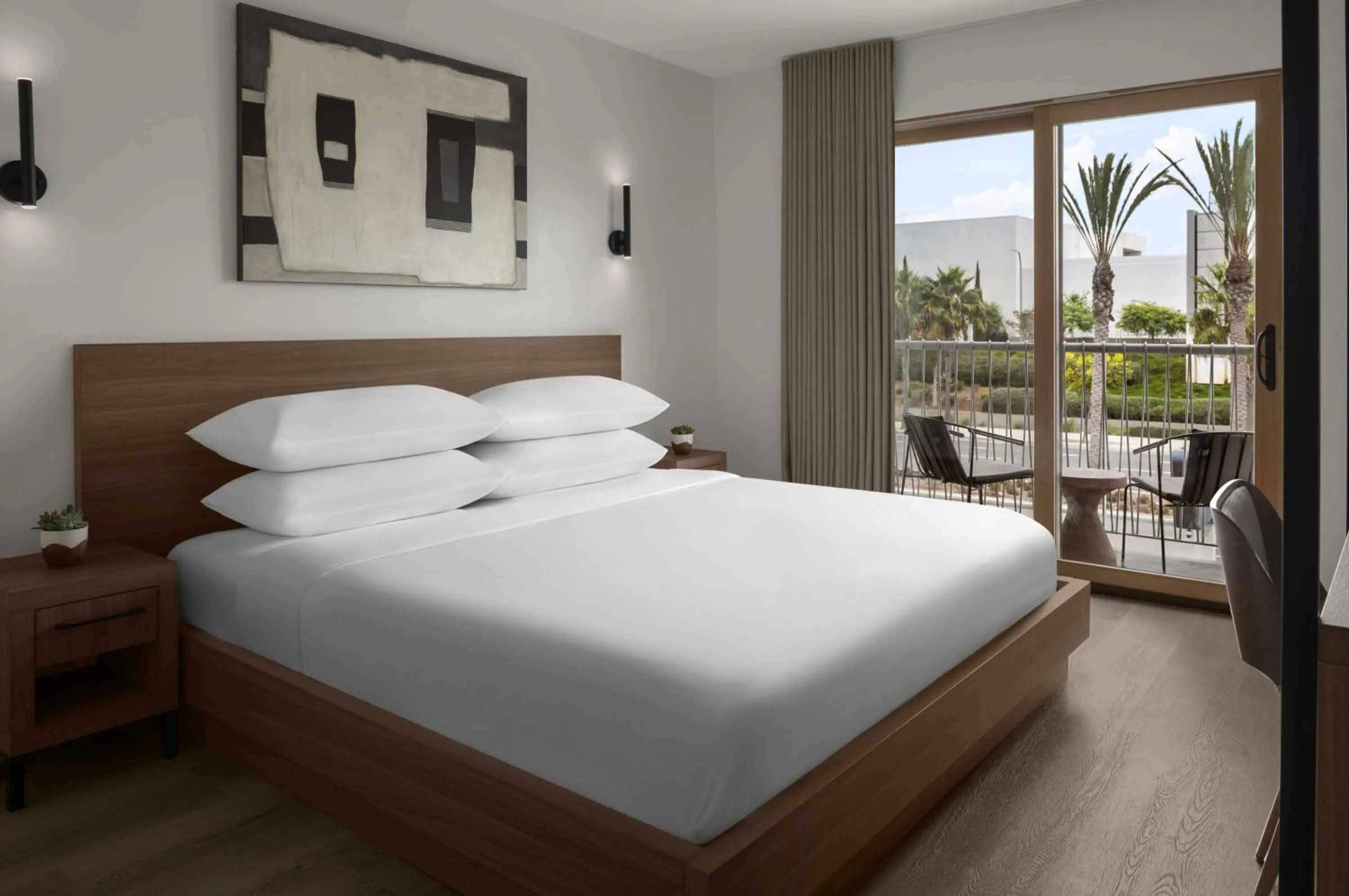 King Room with Patio - Ground Floor in The Lum Hotel Los Angeles Stadium District