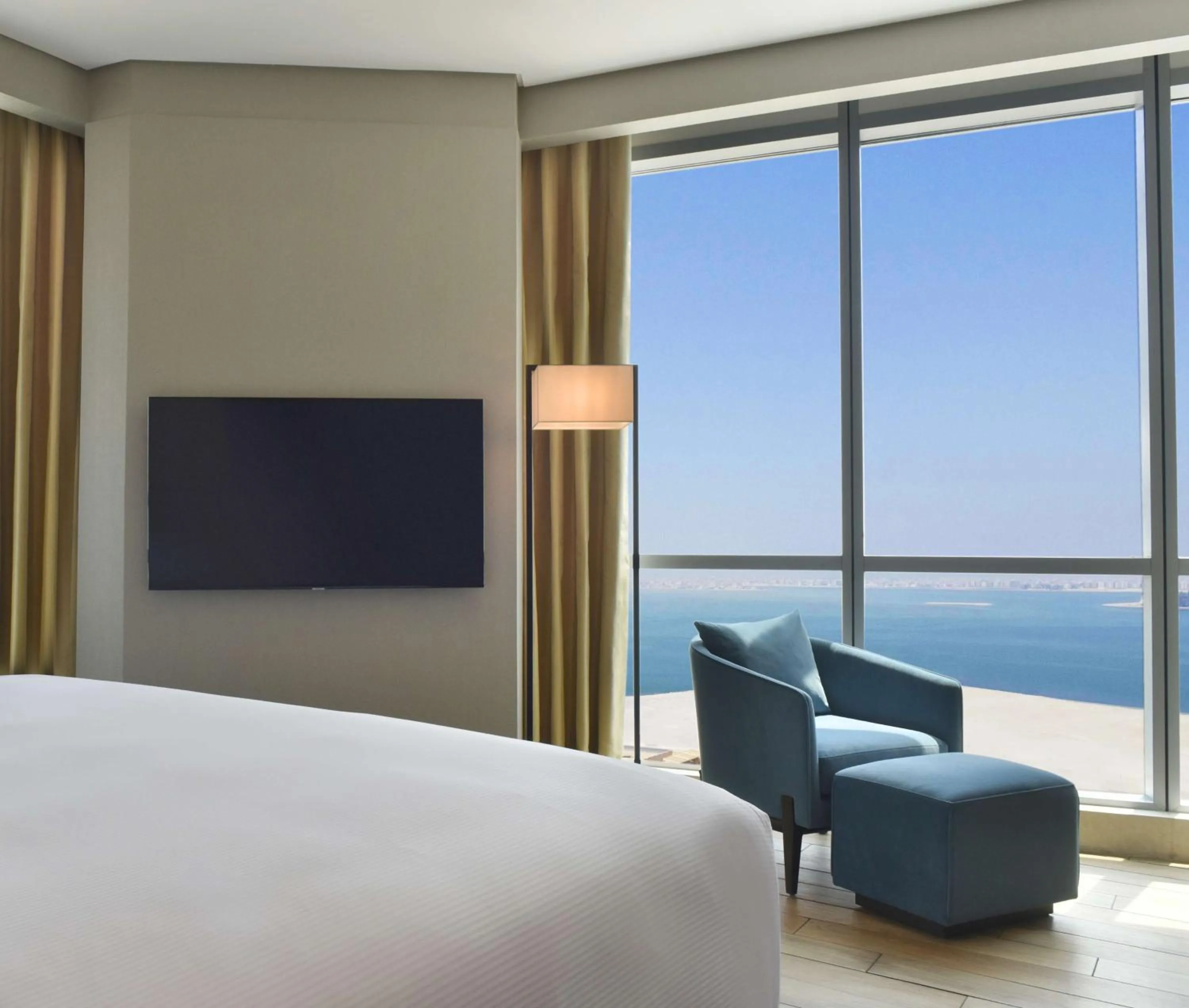 Exec 2 Bedroom Suite Sea View - Lounge Access in Hilton Bahrain