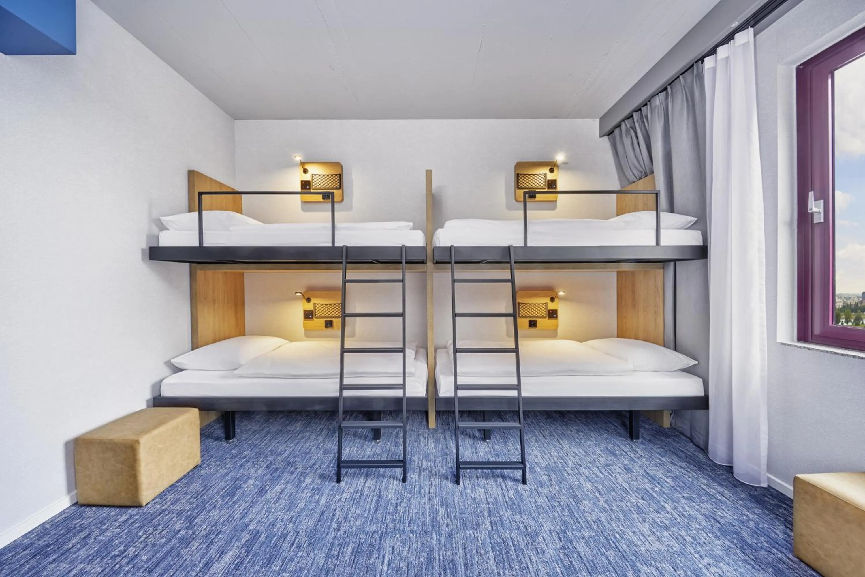 Quadruple Room in H2 Hotel Düsseldorf Seestern