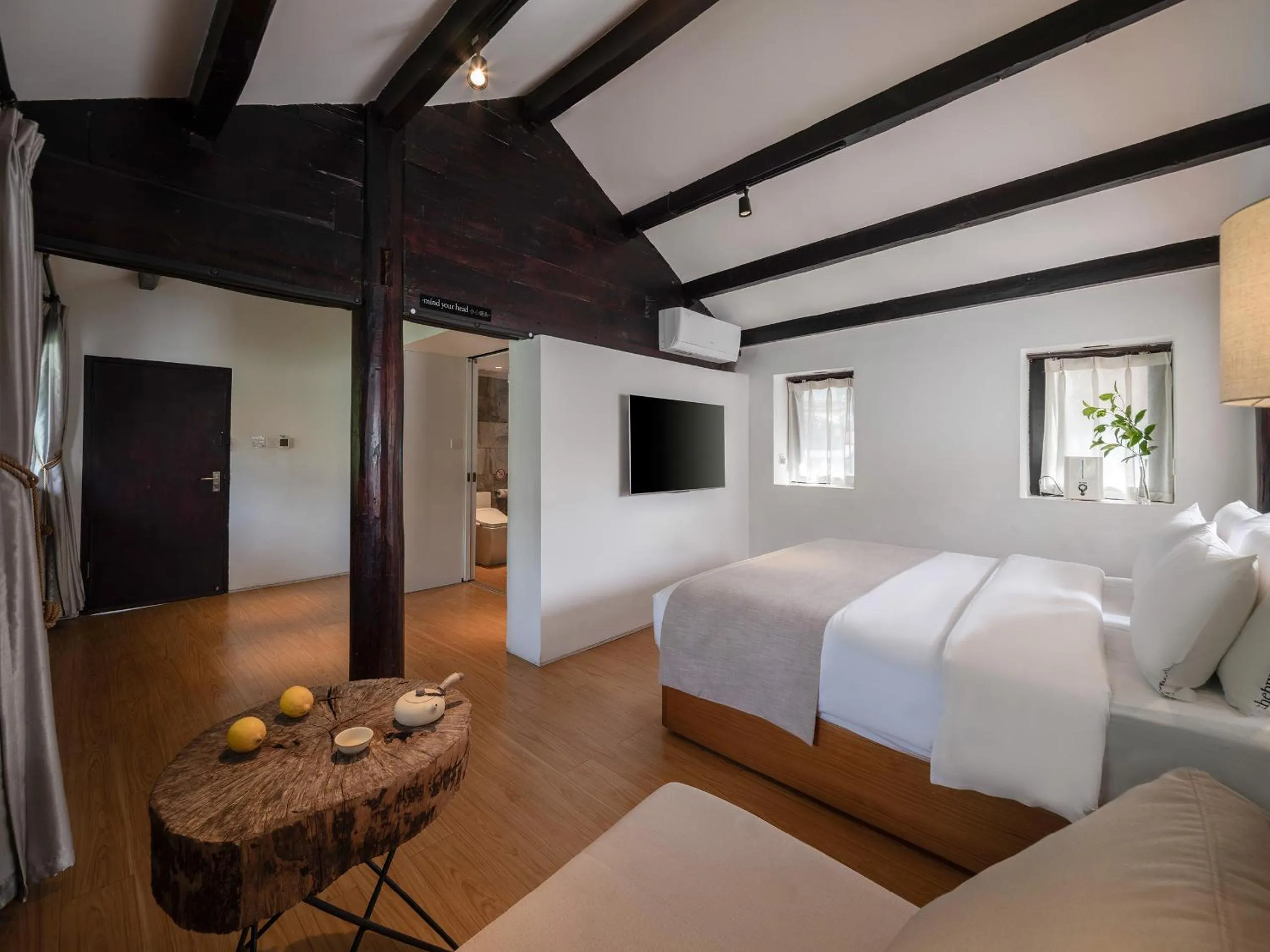 Deluxe Double Room in The Bivou Lijiang