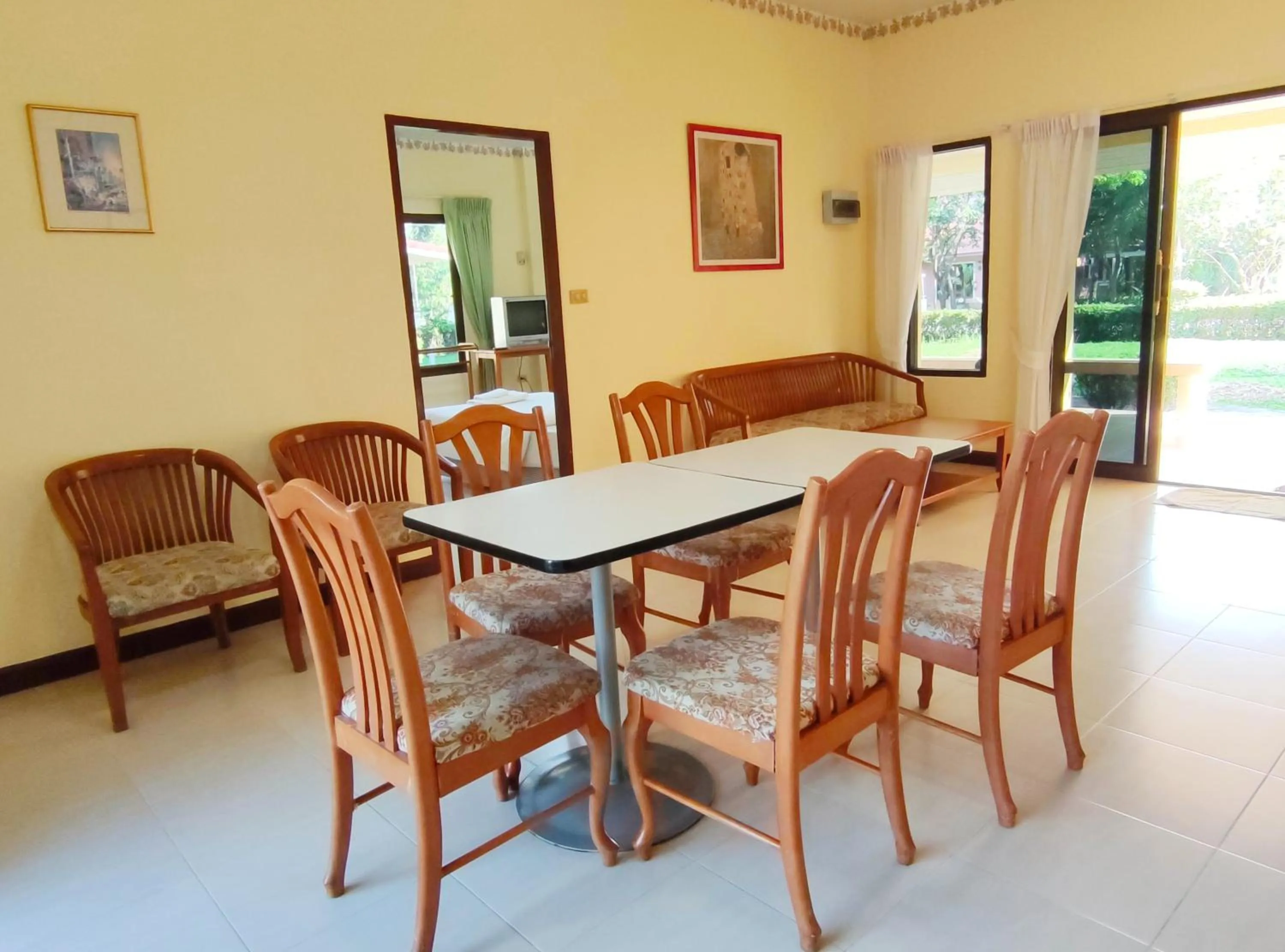 Three-Bedroom Villa in Thara Cholapruek Resort