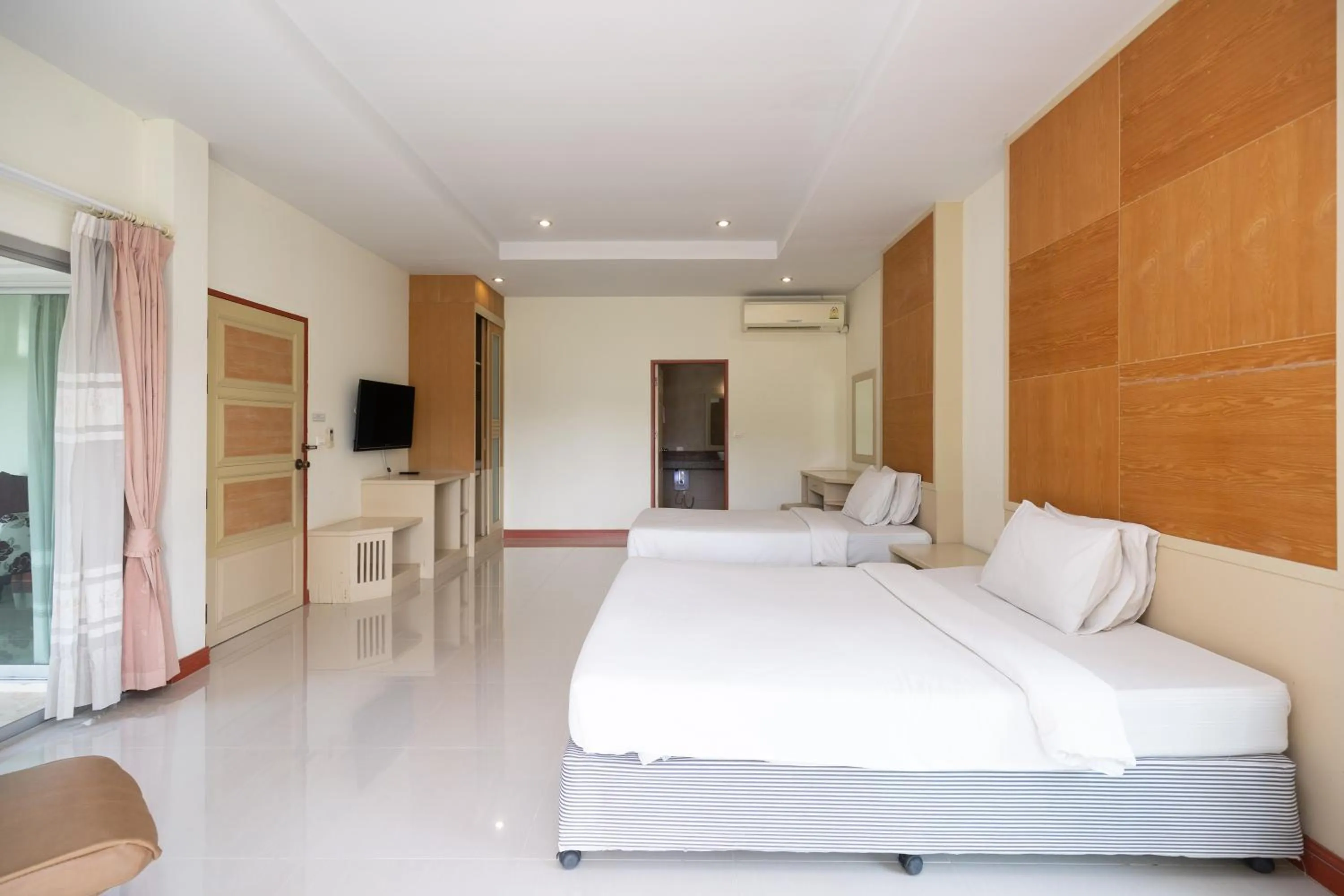 Two-Bedroom House in Thara Cholapruek Resort