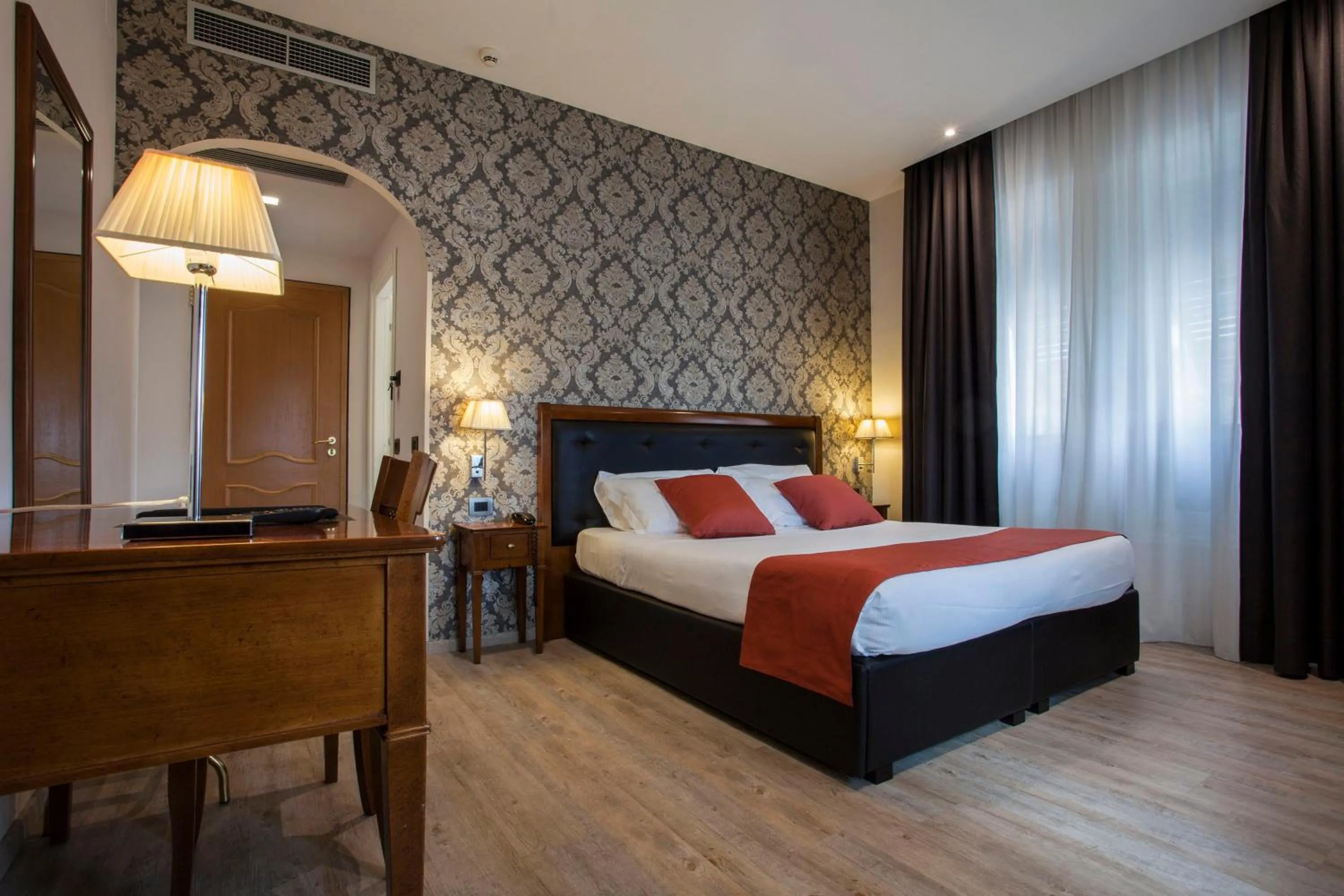 Deluxe Double or Twin Room with Sea View in Hotel Astoria