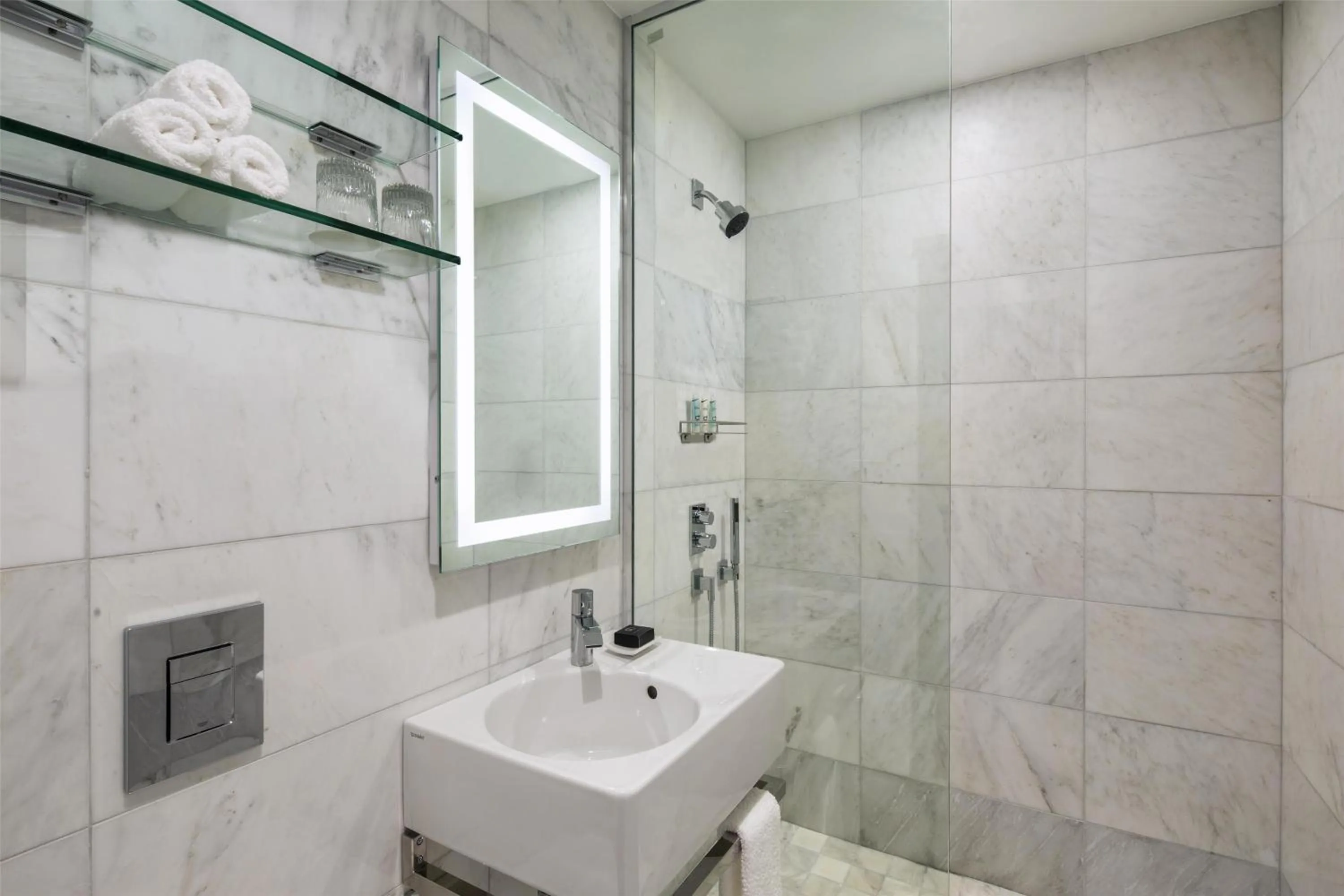 Queen Room - Bronze in Dream Midtown, by Hyatt