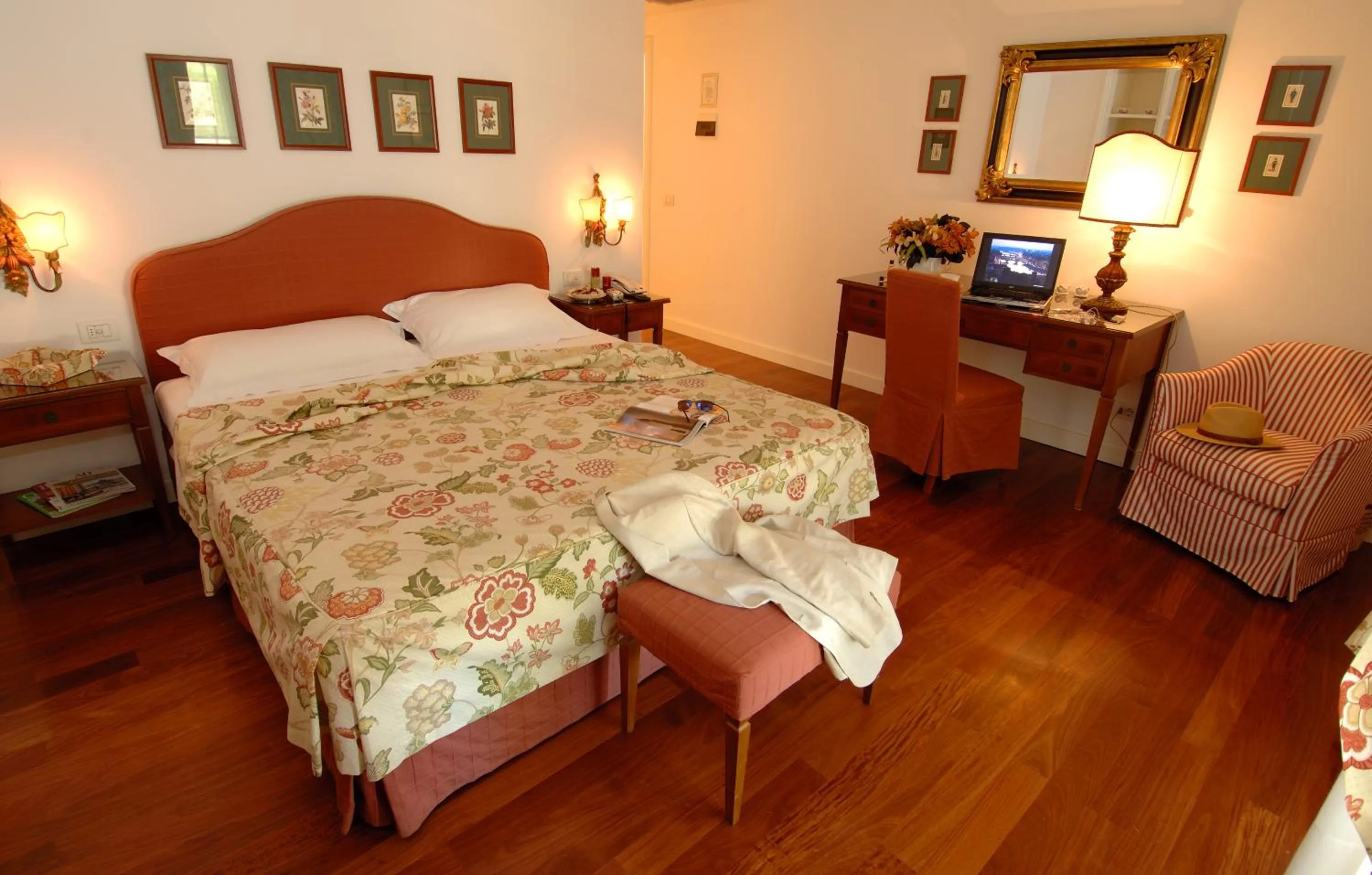 Deluxe Double Room with Patio - single occupancy in Marignolle Relais & Charme - Residenza d'Epoca