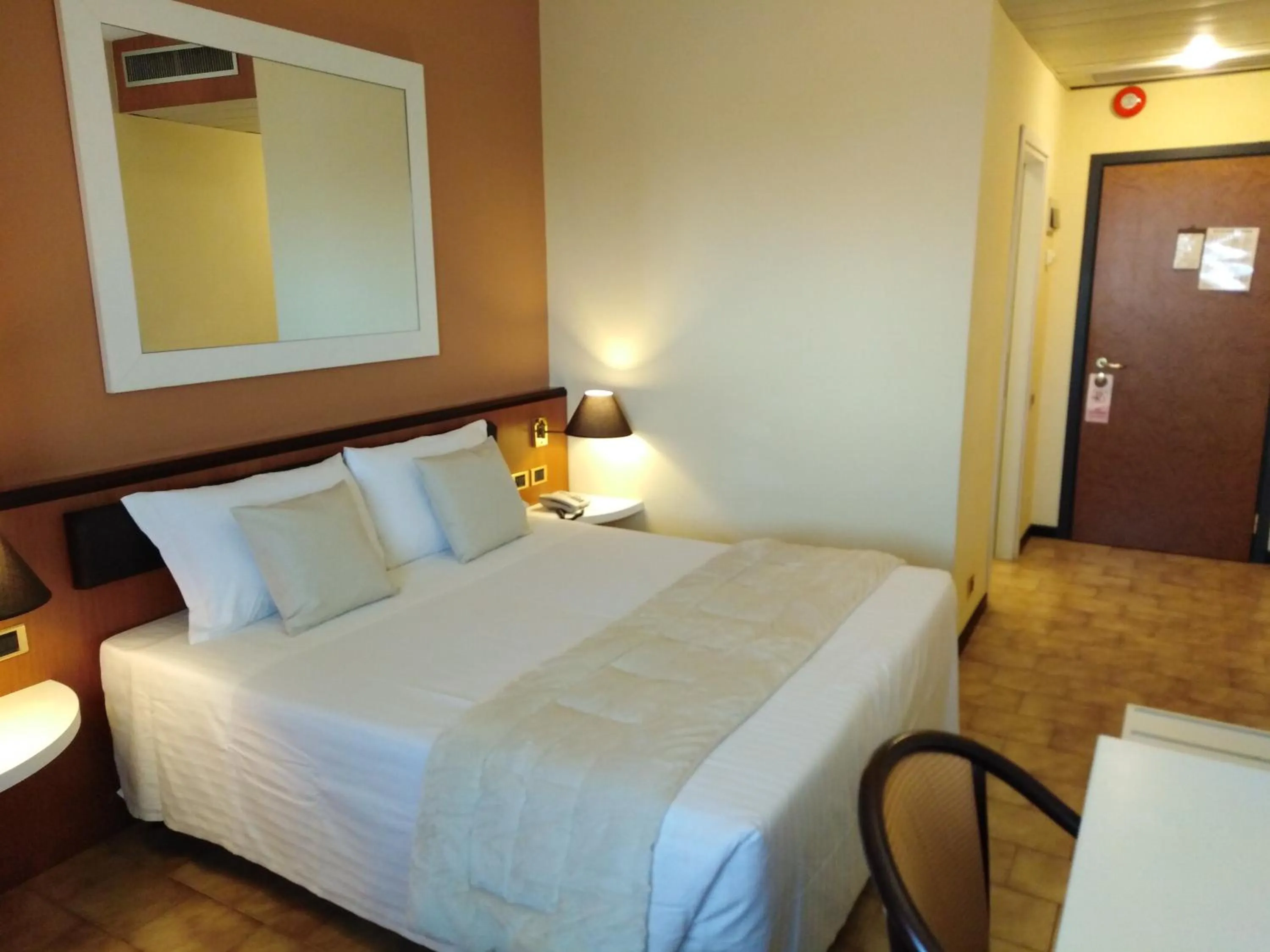 Large Double or Twin Room in RHI Porta Bologna