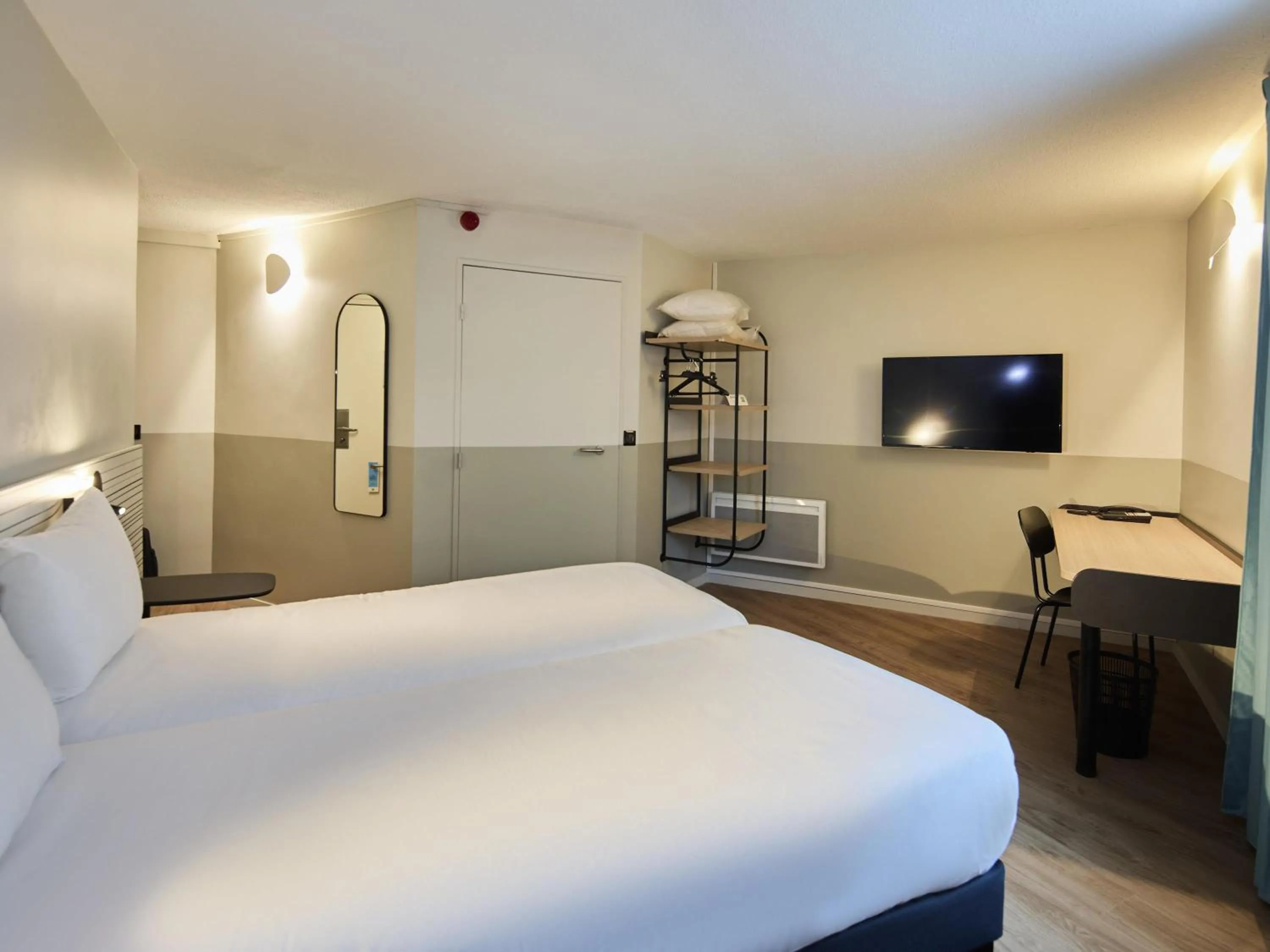 Standard Double Room in ibis Styles Paris Poissy