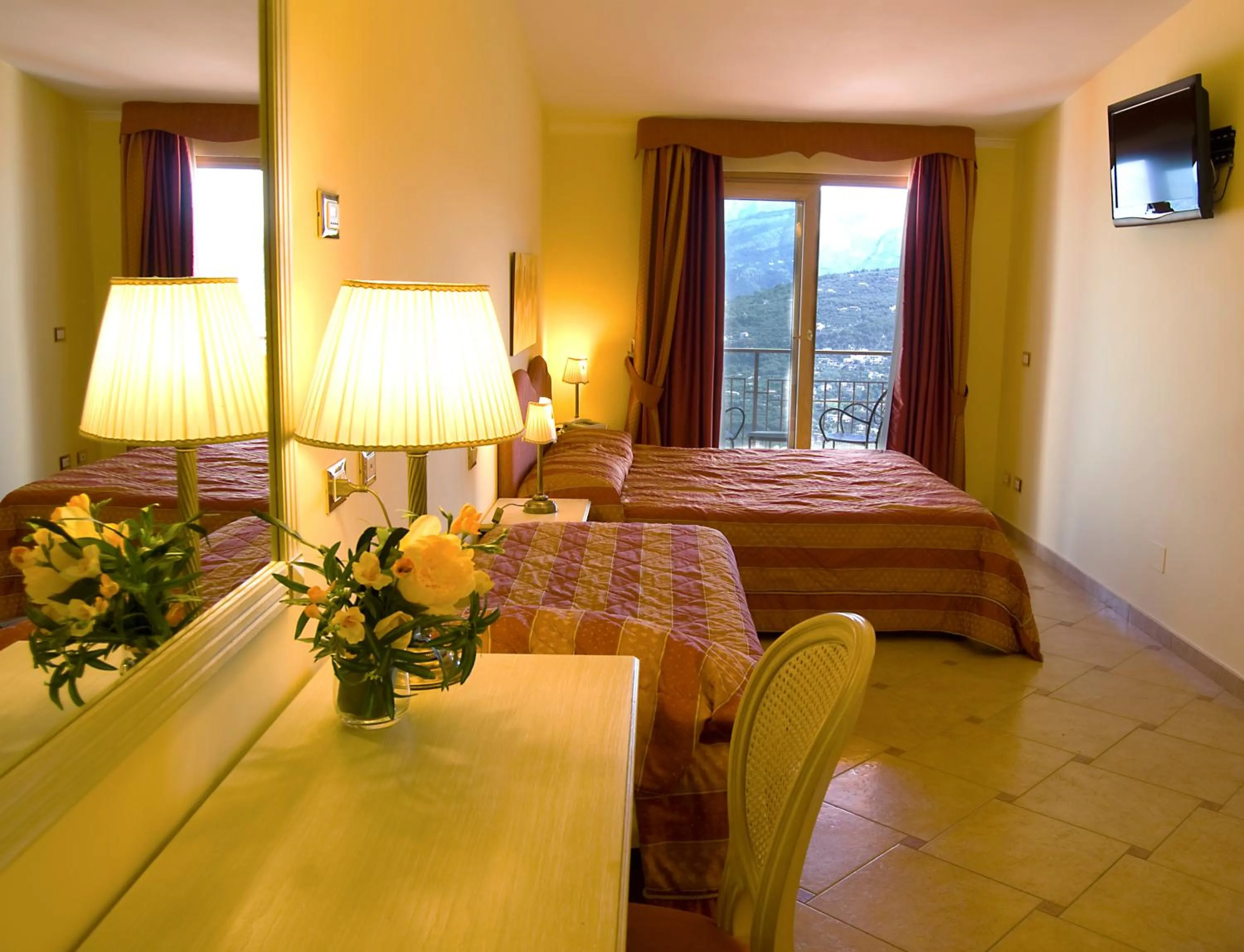 Quadruple Room with Balcony in Hotel La Vue d'Or