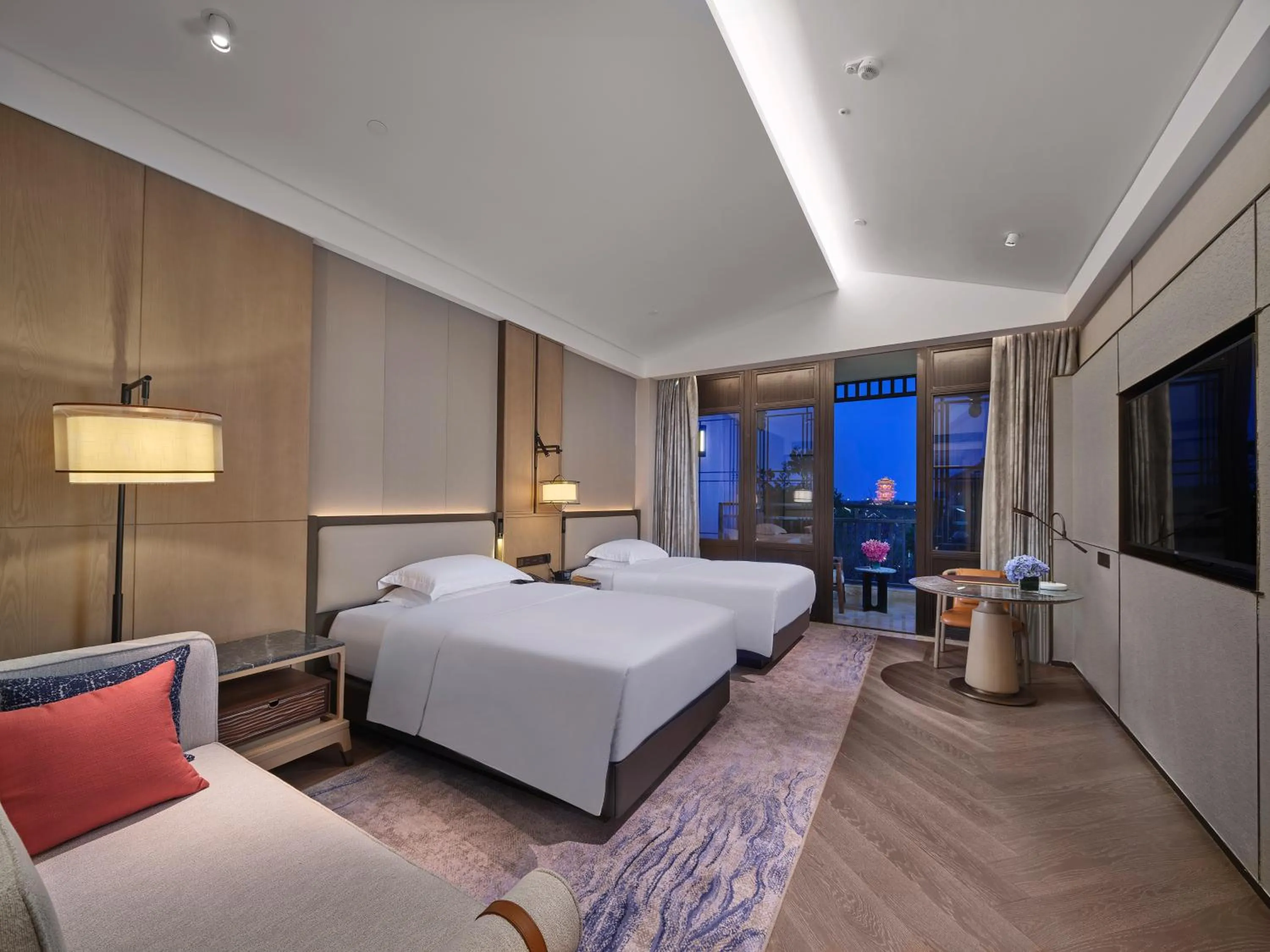Deluxe Twin Room with Balcony and Garden View in Doubletree By Hilton Yancheng Dayangwan