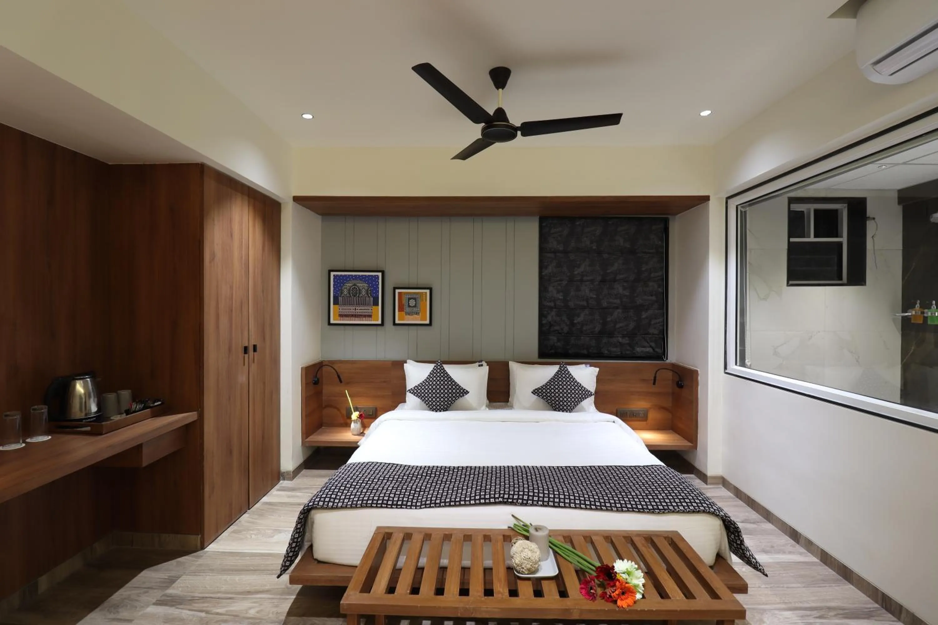 Deluxe Suite in Hotel Chitra Executive