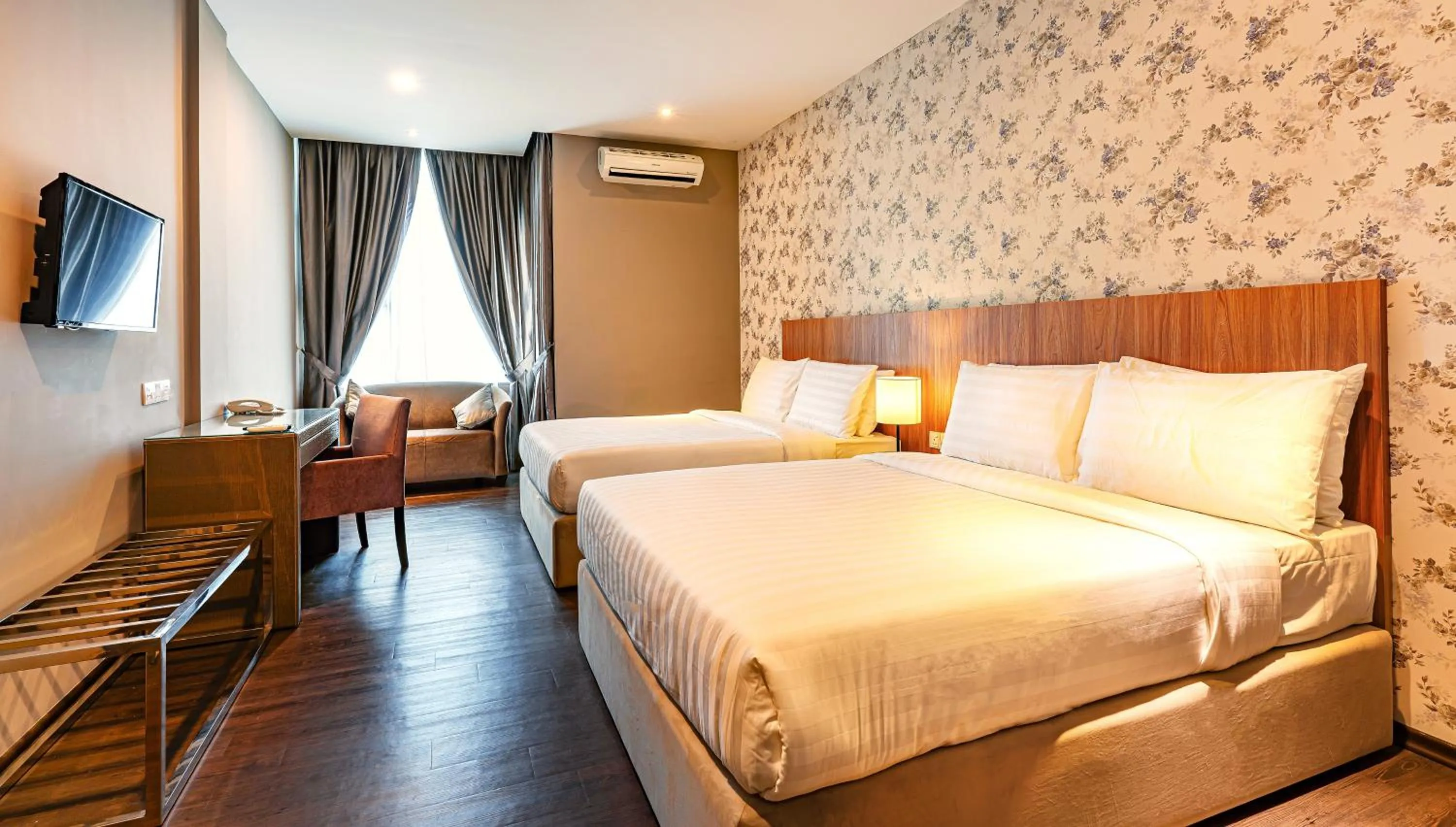 Family Deluxe Queen Room in Le'venue Hotel