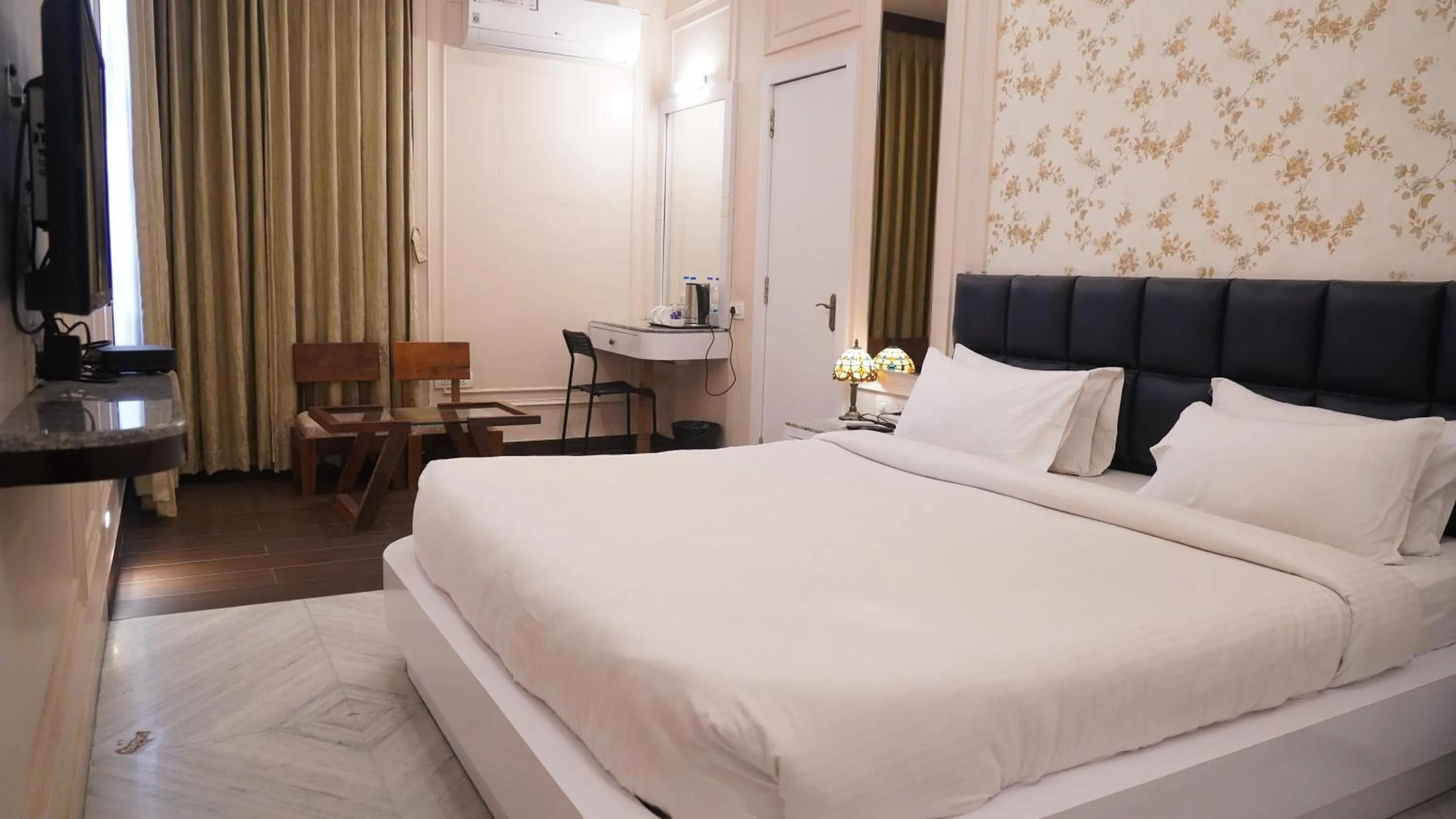 Superior King Room in HOTEL RIO BENARAS