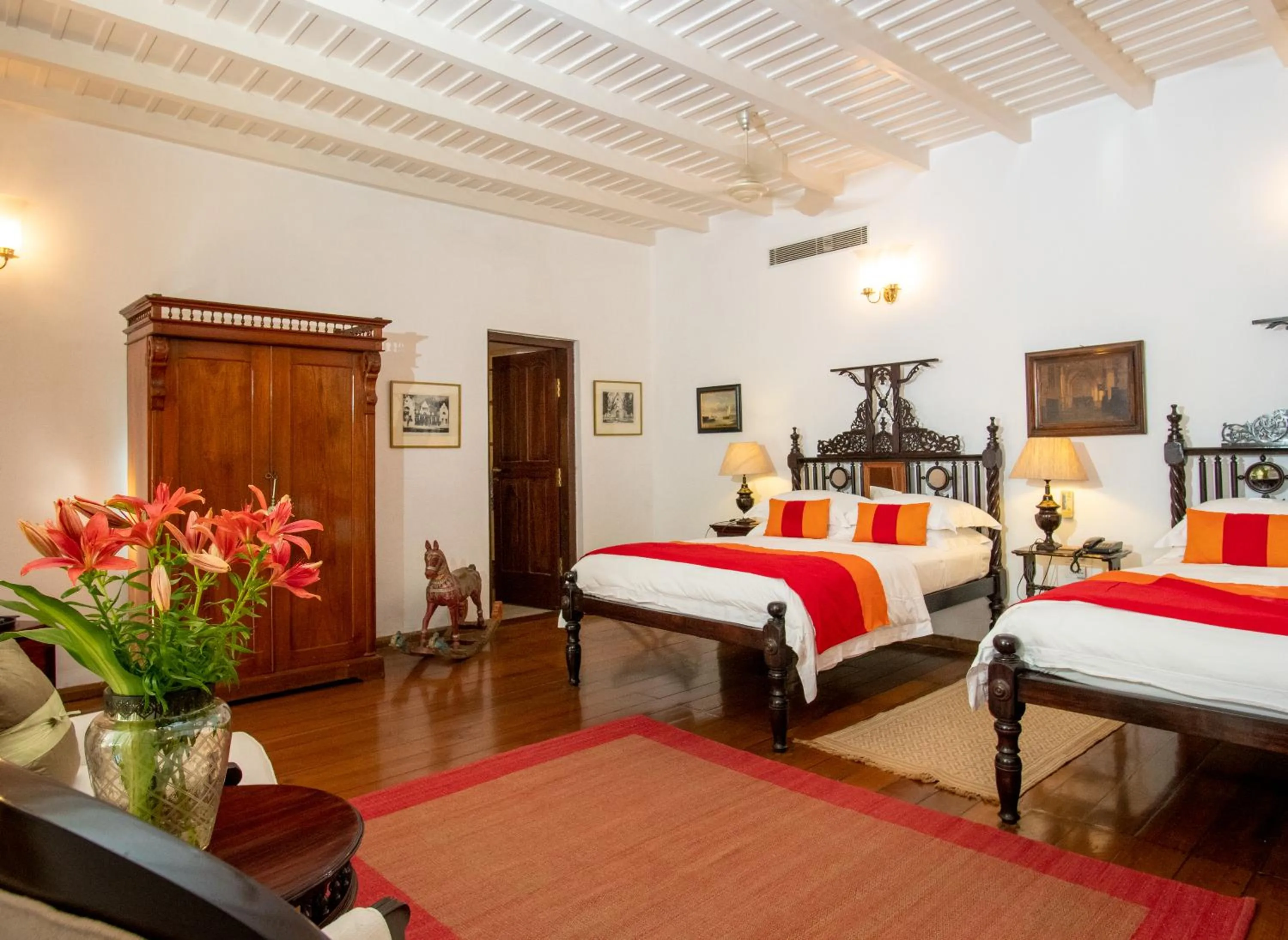 Queen Suite with Pool View in Le Colonial 1506 - Exclusive Luxury Hideaway
