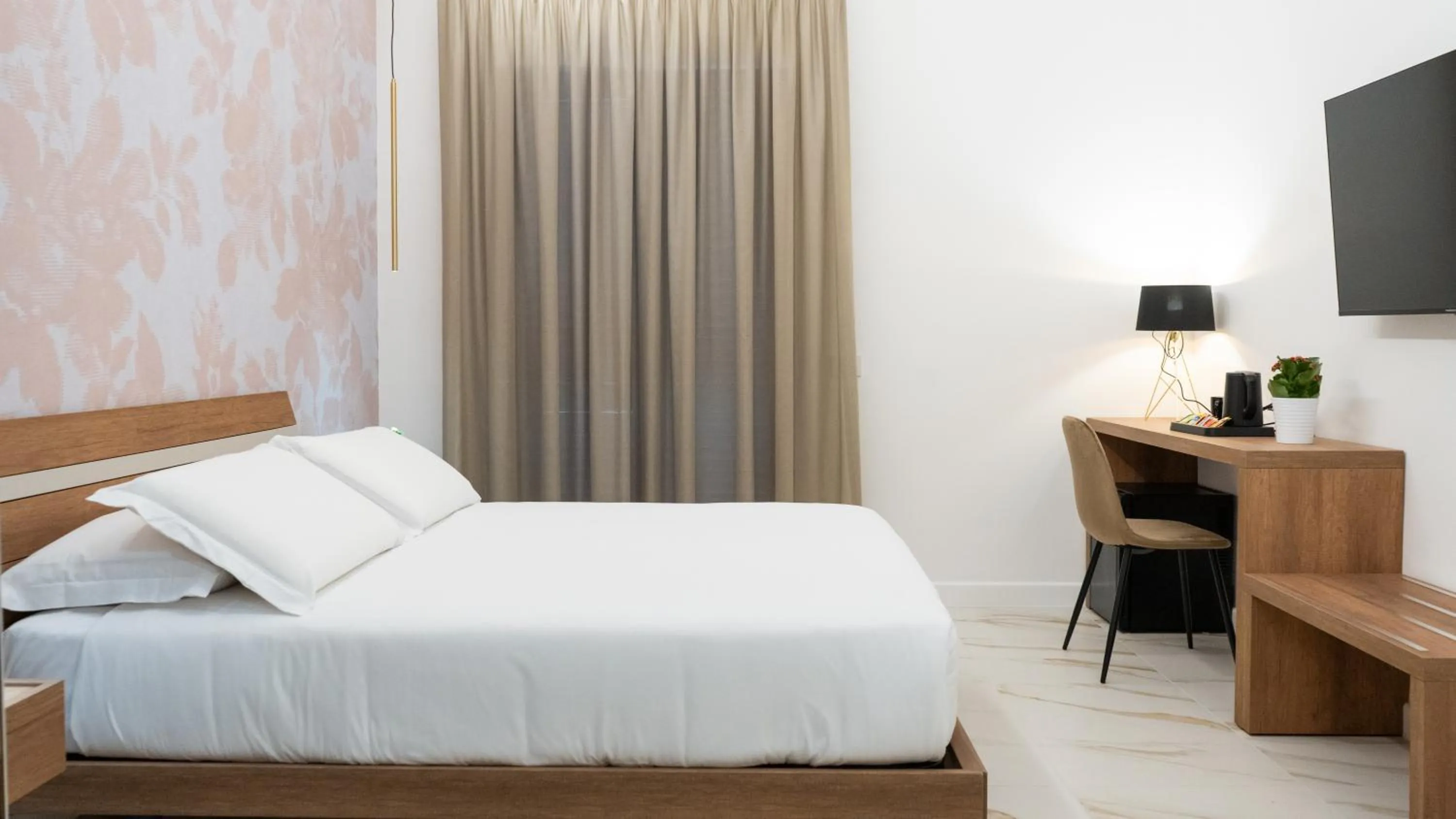 Deluxe Room in Hotel Diana