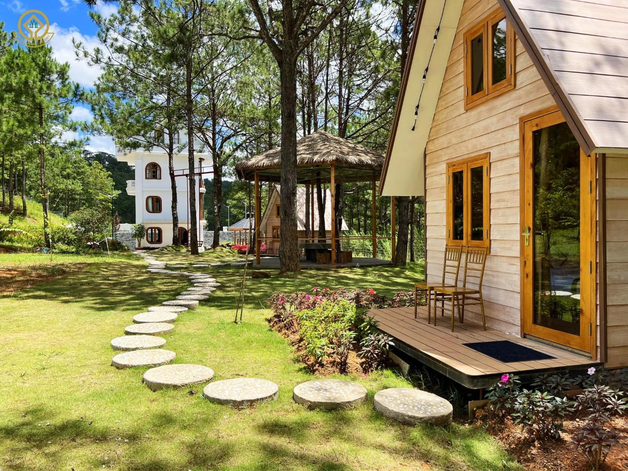 Private Pine Forest Bungalow in Rừng Lá Kim Resort