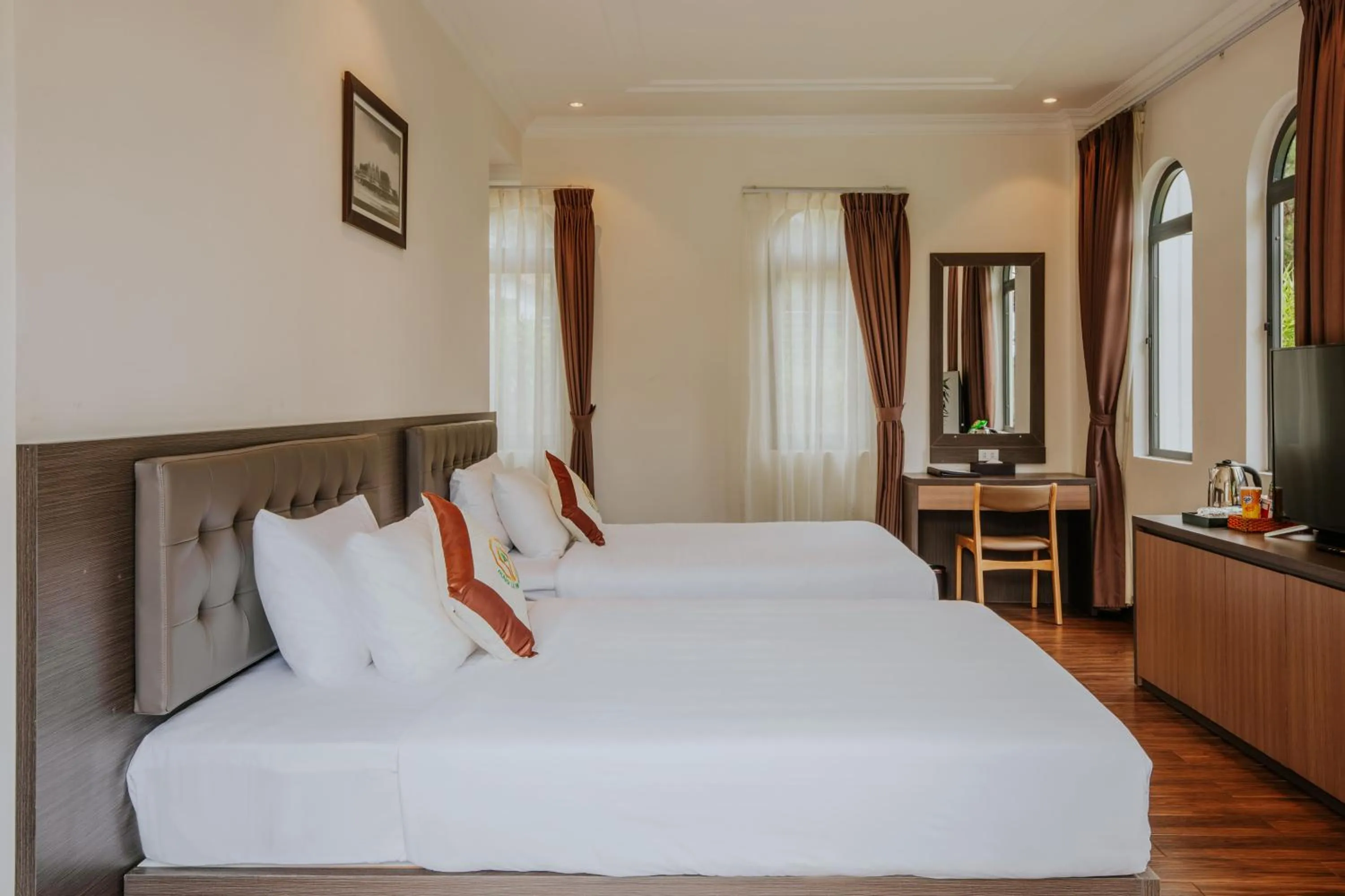 Grand Twin Room with Bathtub and Forest View in Rừng Lá Kim Resort