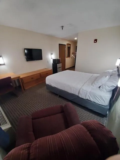 Queen Room - Disability Access in Hibbing Inn and Suites
