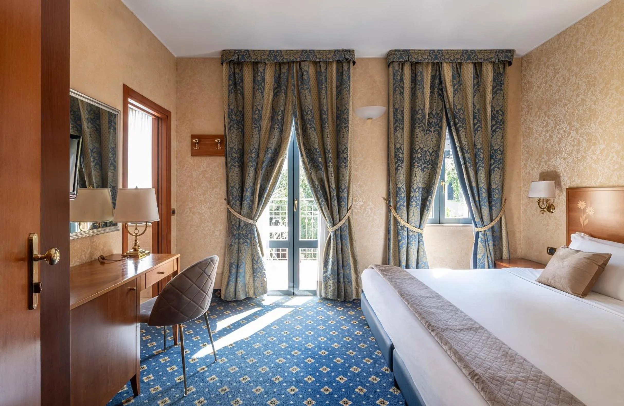 King Room with Balcony in Boutique Hotel Dieci