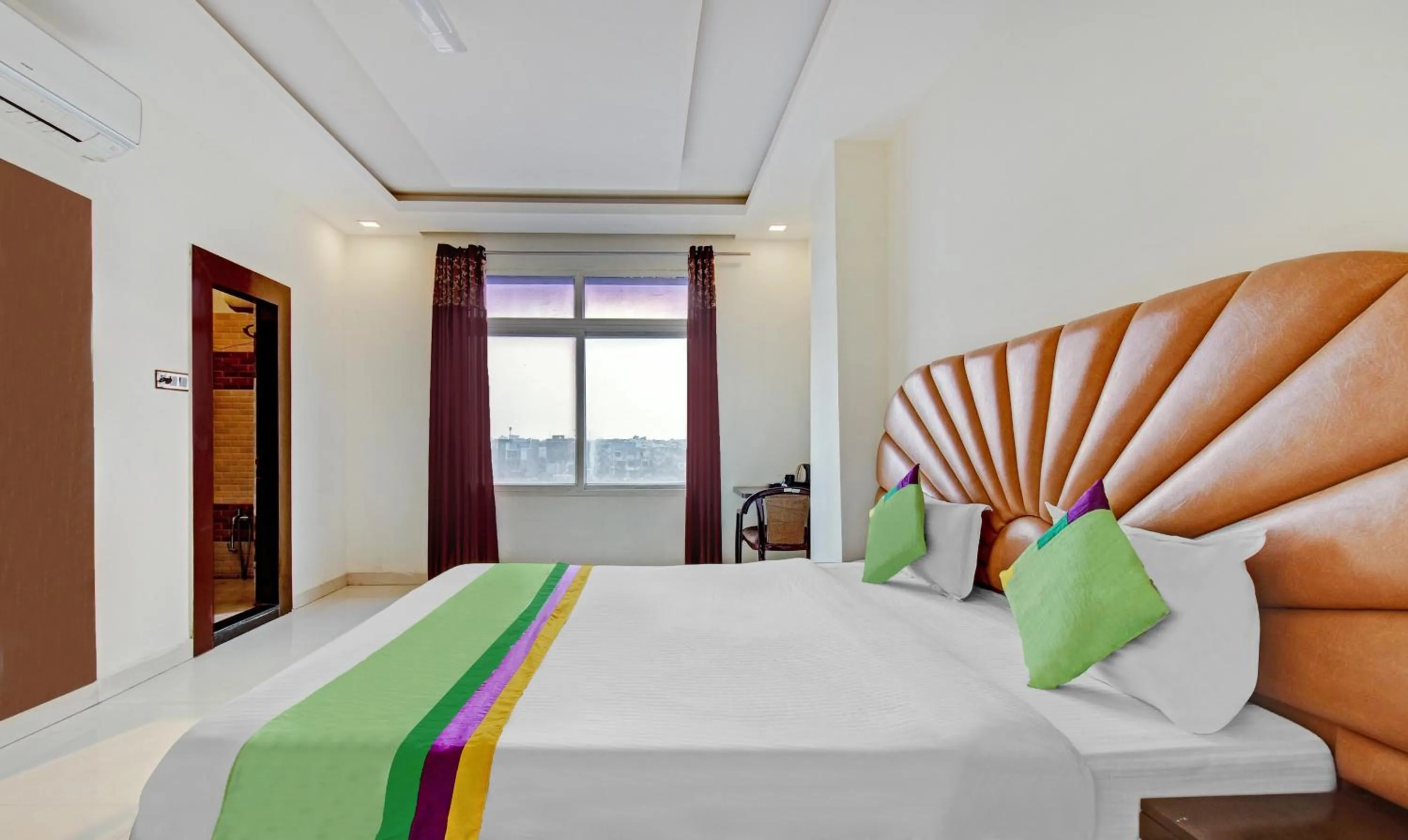 Deluxe Room with Lake View - single occupancy in Treebo Silver Grand