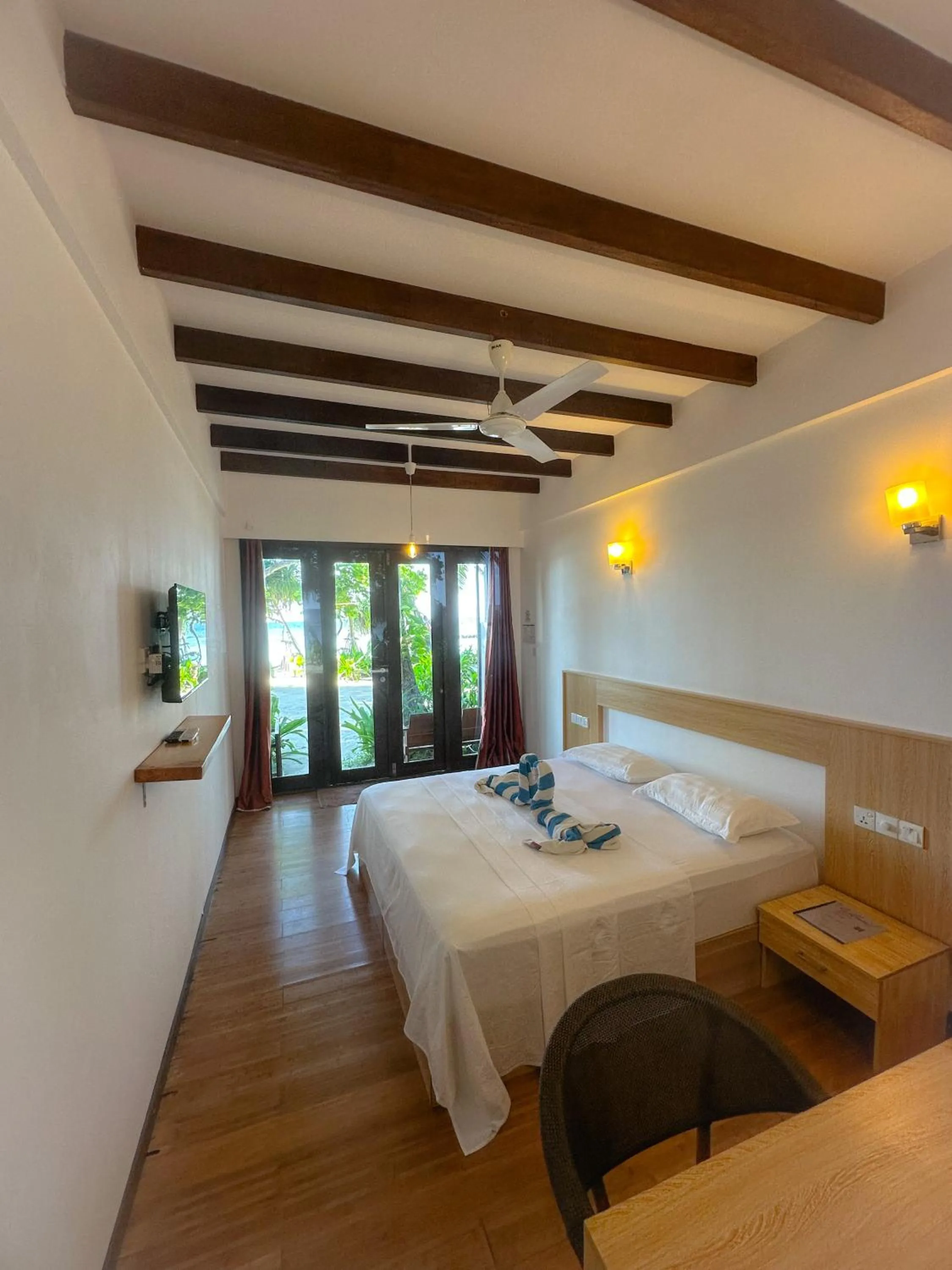 Deluxe Double Room with Sea View in Thundi Sea View