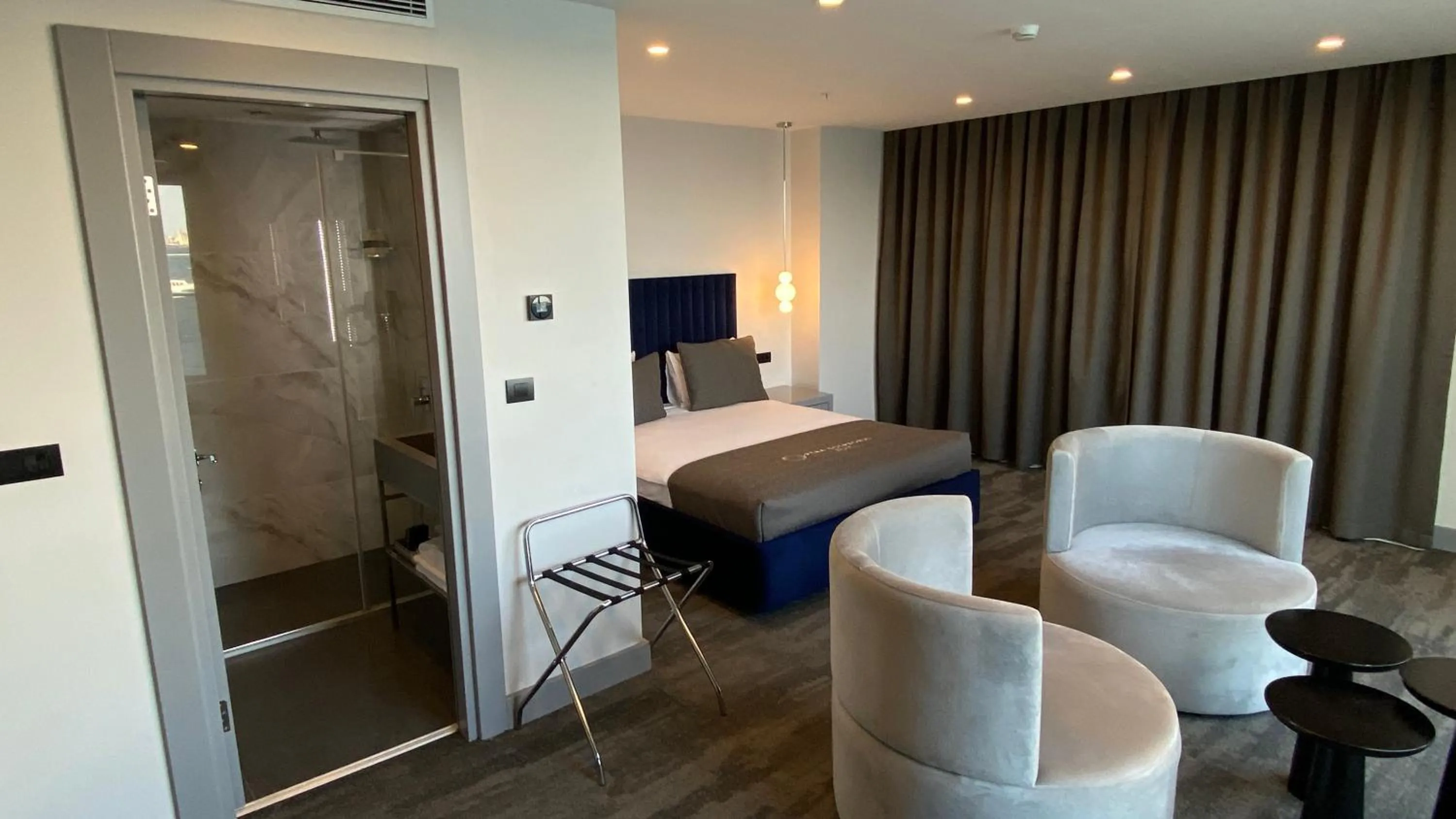 Deluxe Double Room with Sea View in Pera Bosphorus Hotel