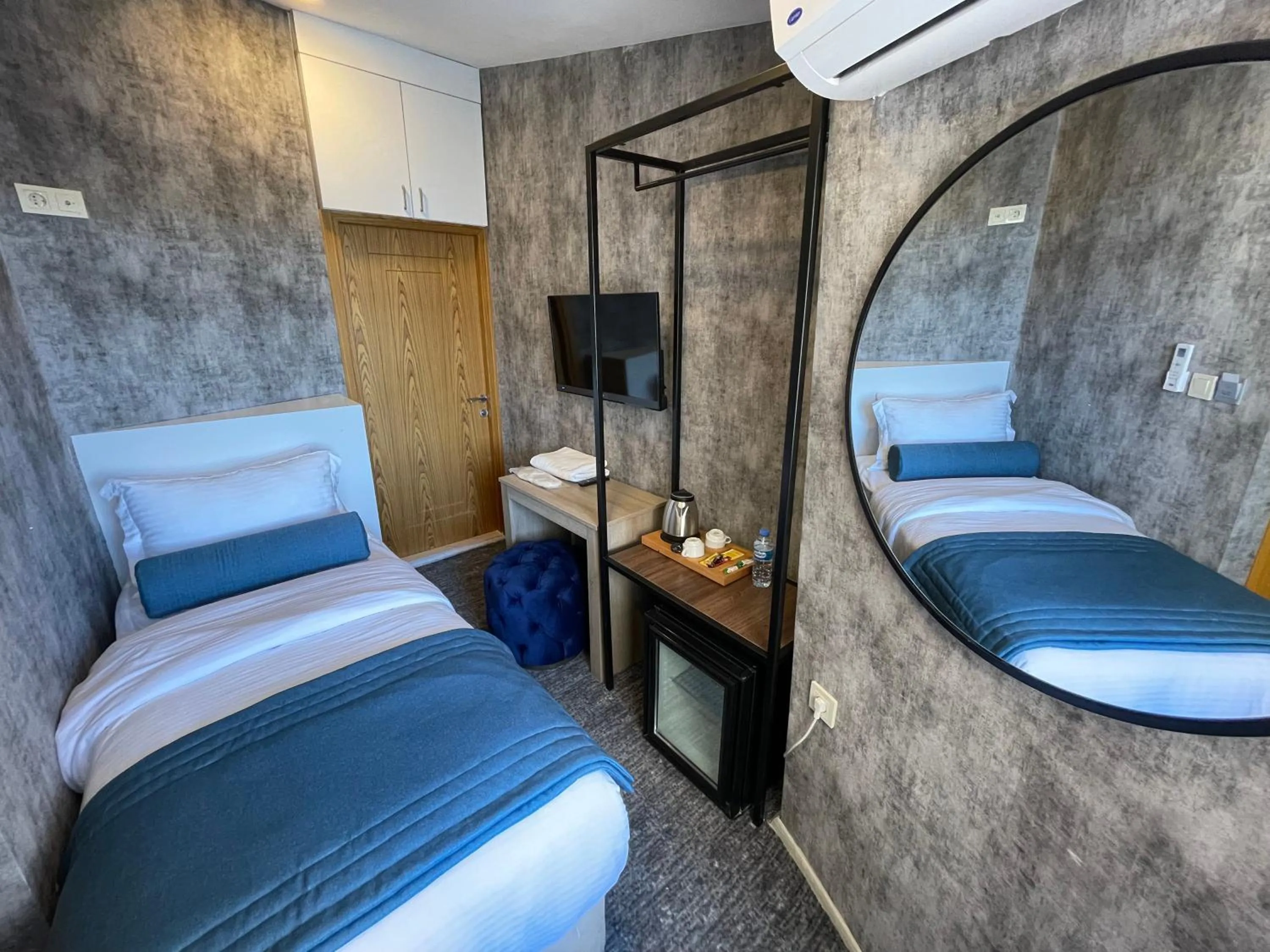 Deluxe Single Room with Sea View in Kavi Seaside Hotel