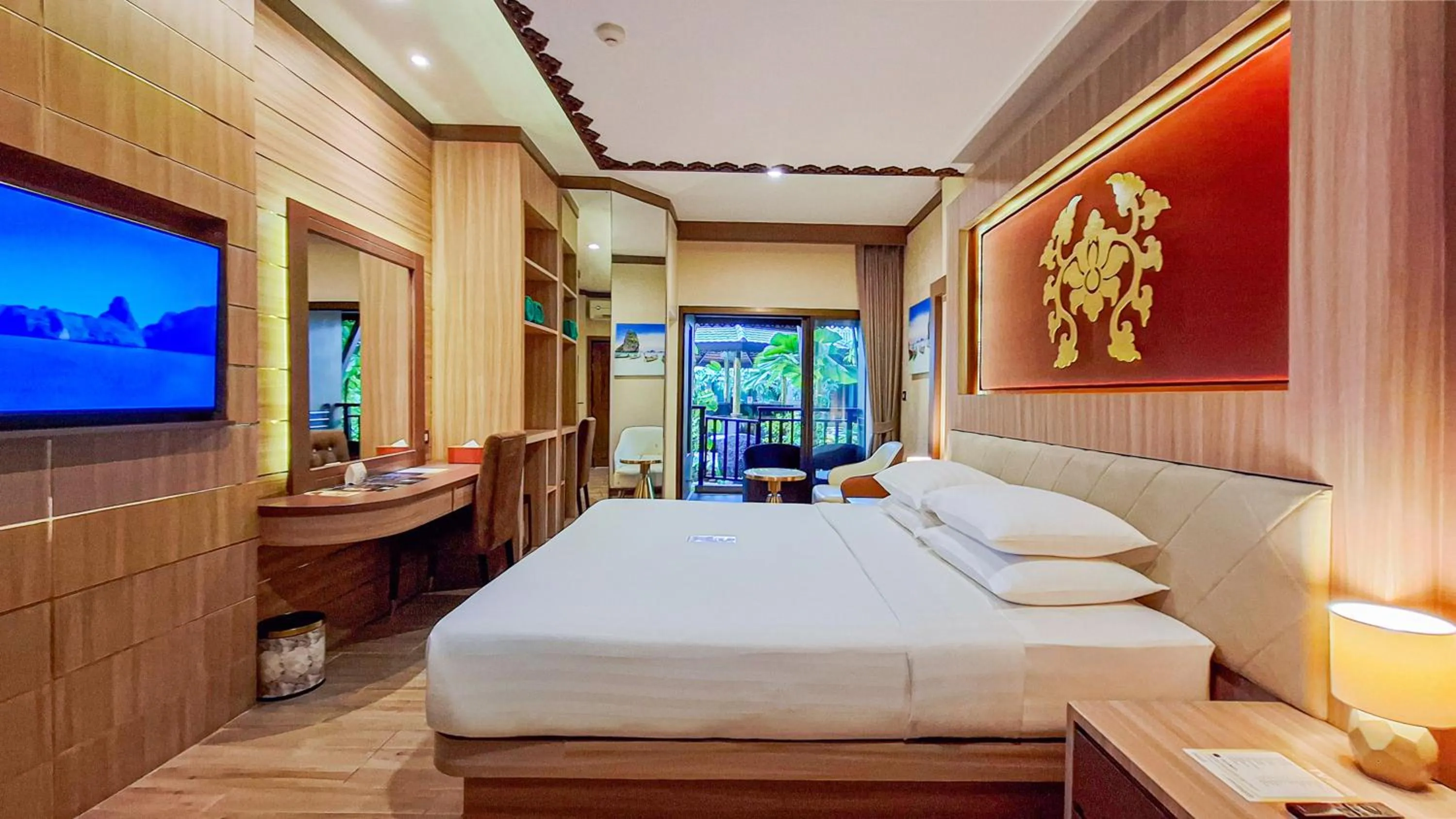  Deluxe King Pool Front in Quality Beach Resorts and Spa Patong