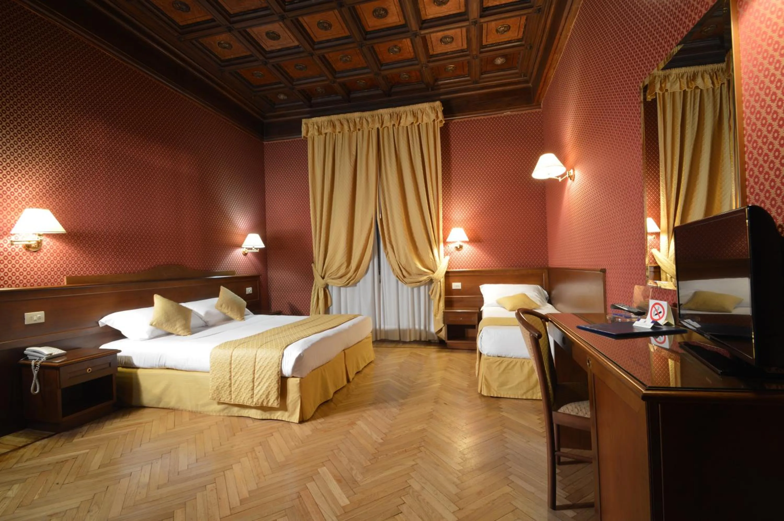 Superior Quadruple Room in Hotel Montecarlo