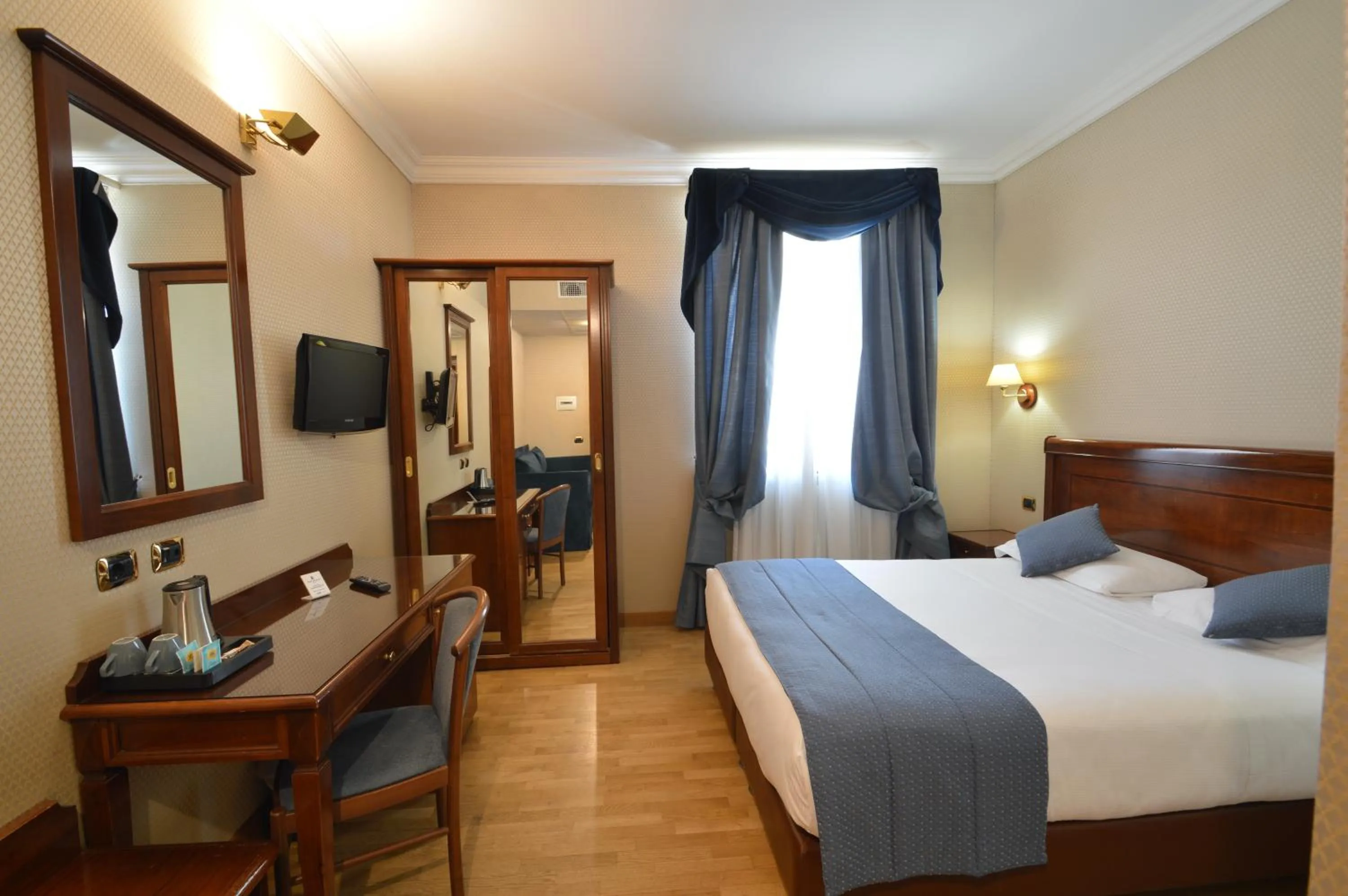 Superior Triple Room in Hotel Montecarlo