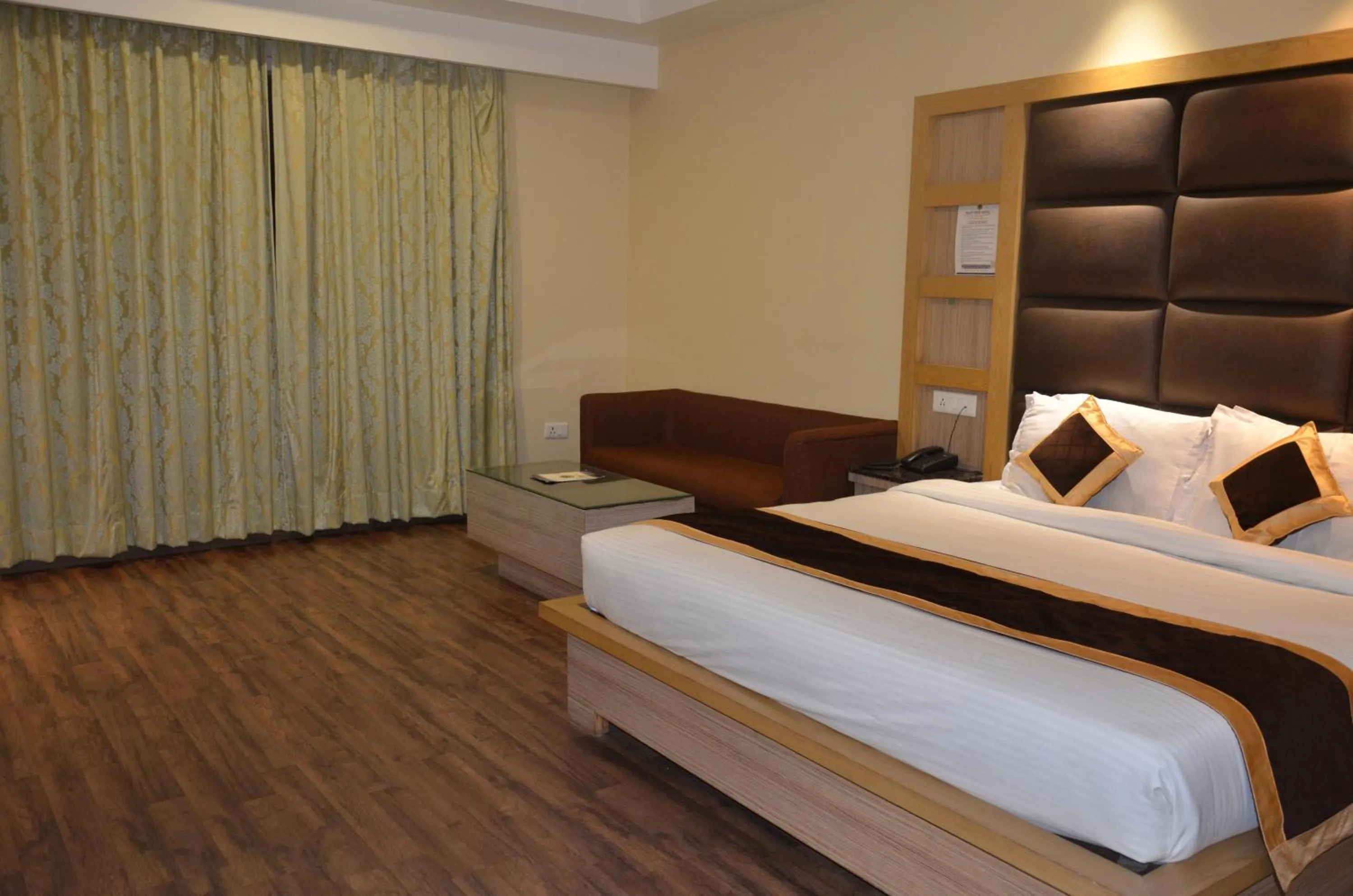 Deluxe Double Room in Tulip Tree Hotel