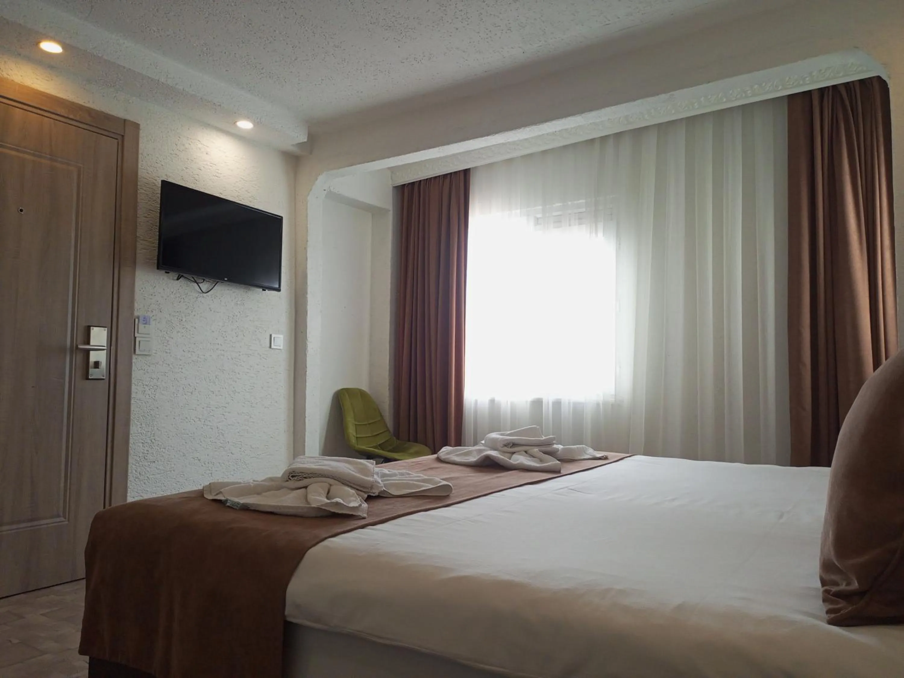 Double or Twin Room with Balcony in HOTEL GLOBAL 2022