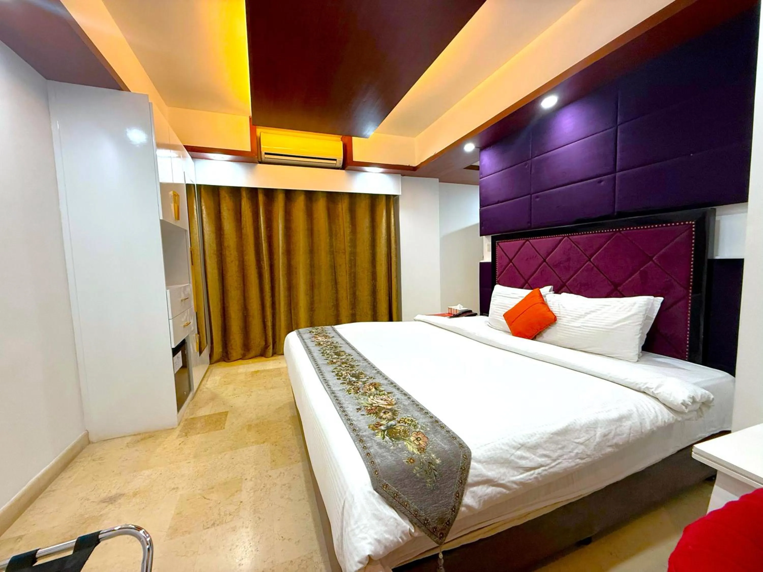 Superior Double Room - single occupancy in The Elite Residence Dhaka
