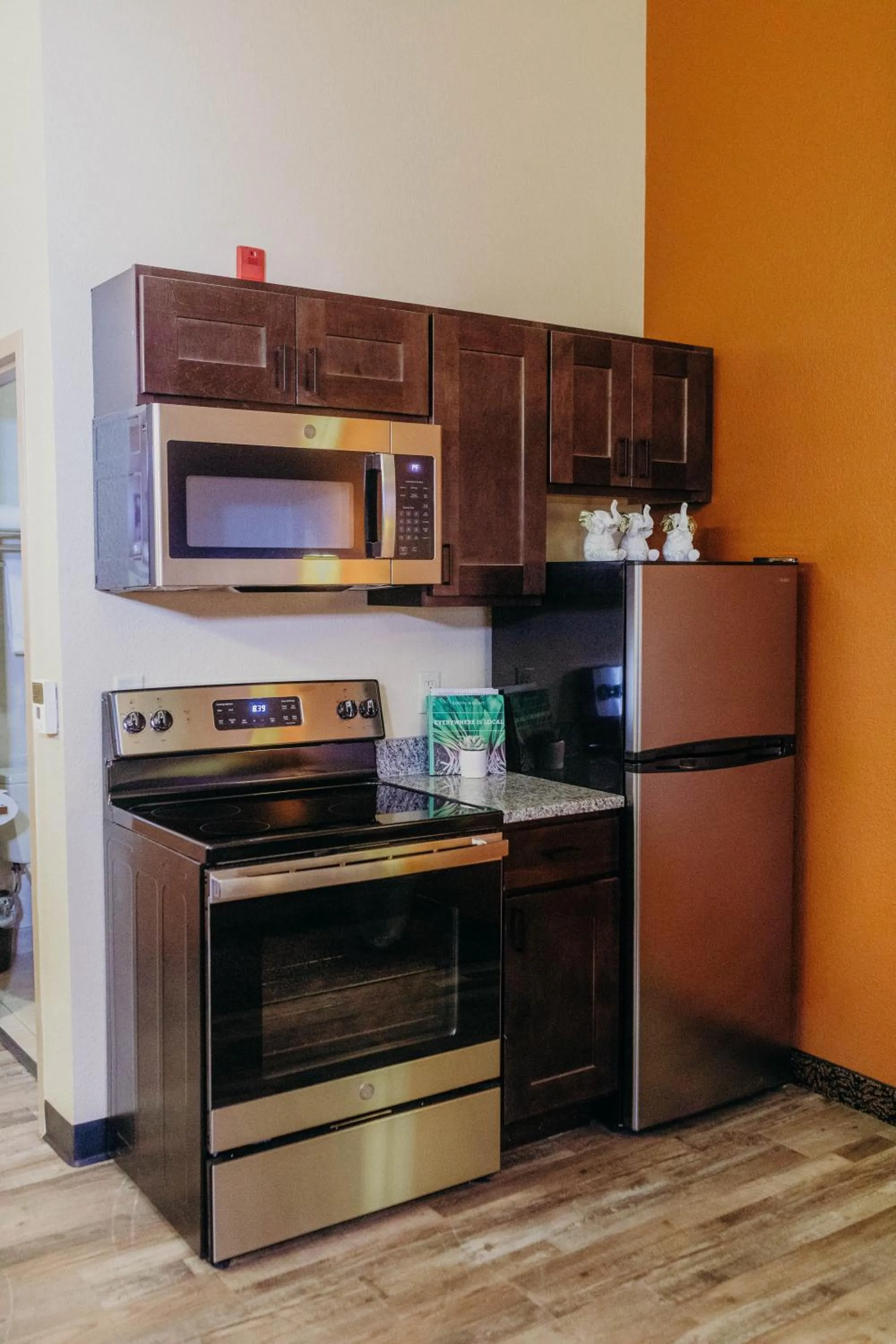 Deluxe Queen Studio  in bantr Grand Hotel Wausau - Rothschild