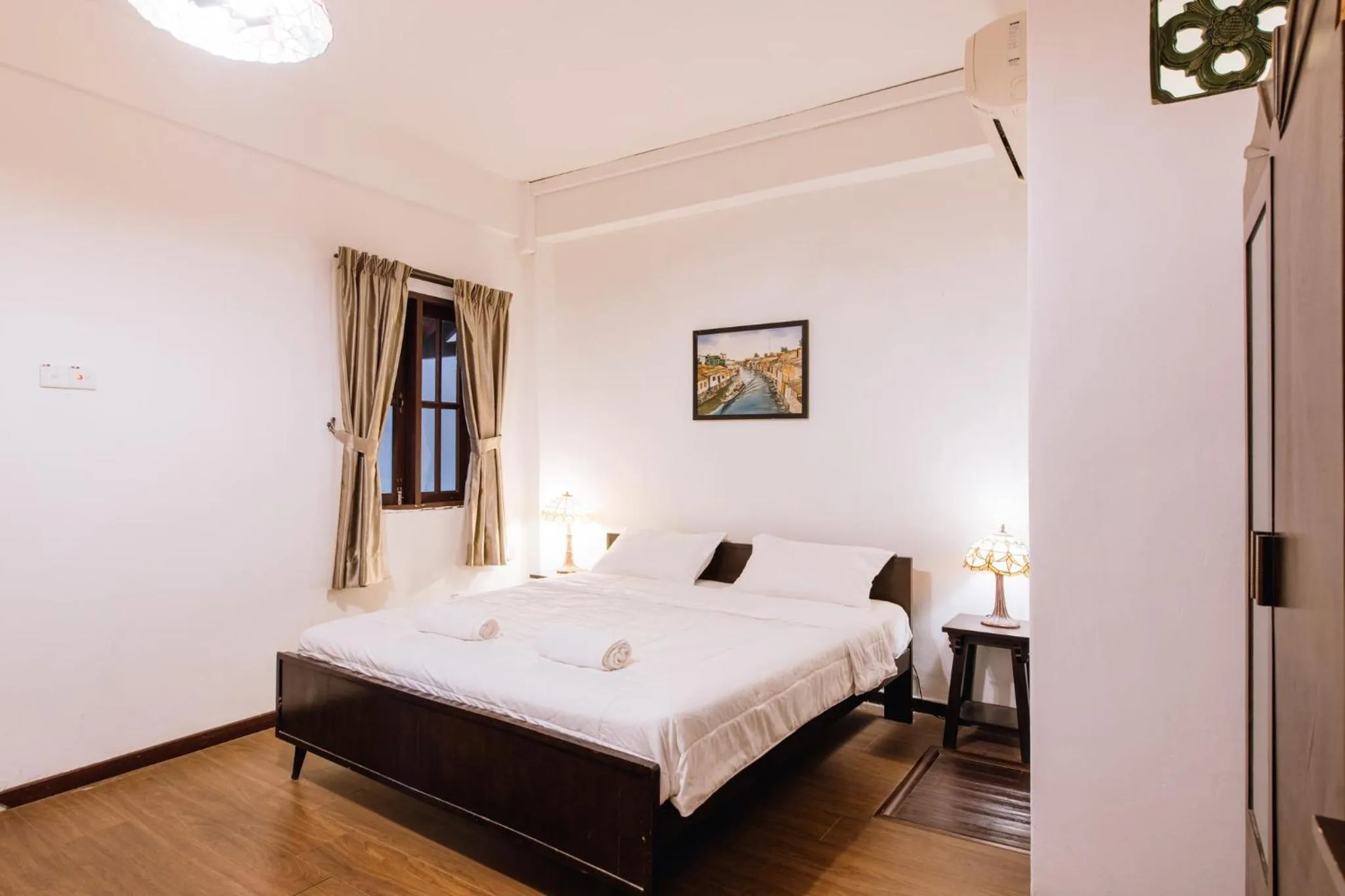 Budget Double Room in Heeren By The River