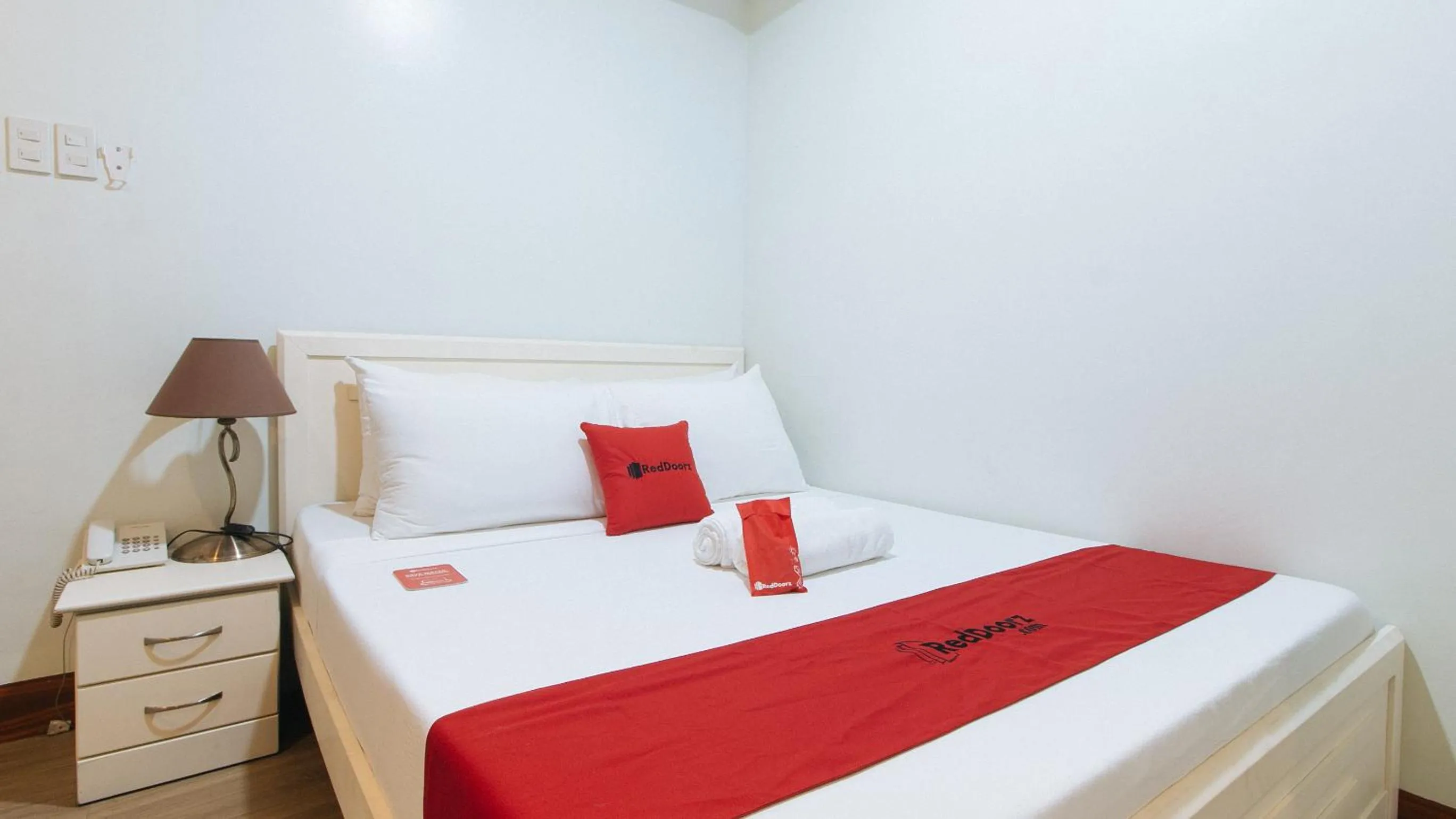 Superior Double Room in RedDoorz Premium @ Nick Hotel Gerona Tarlac