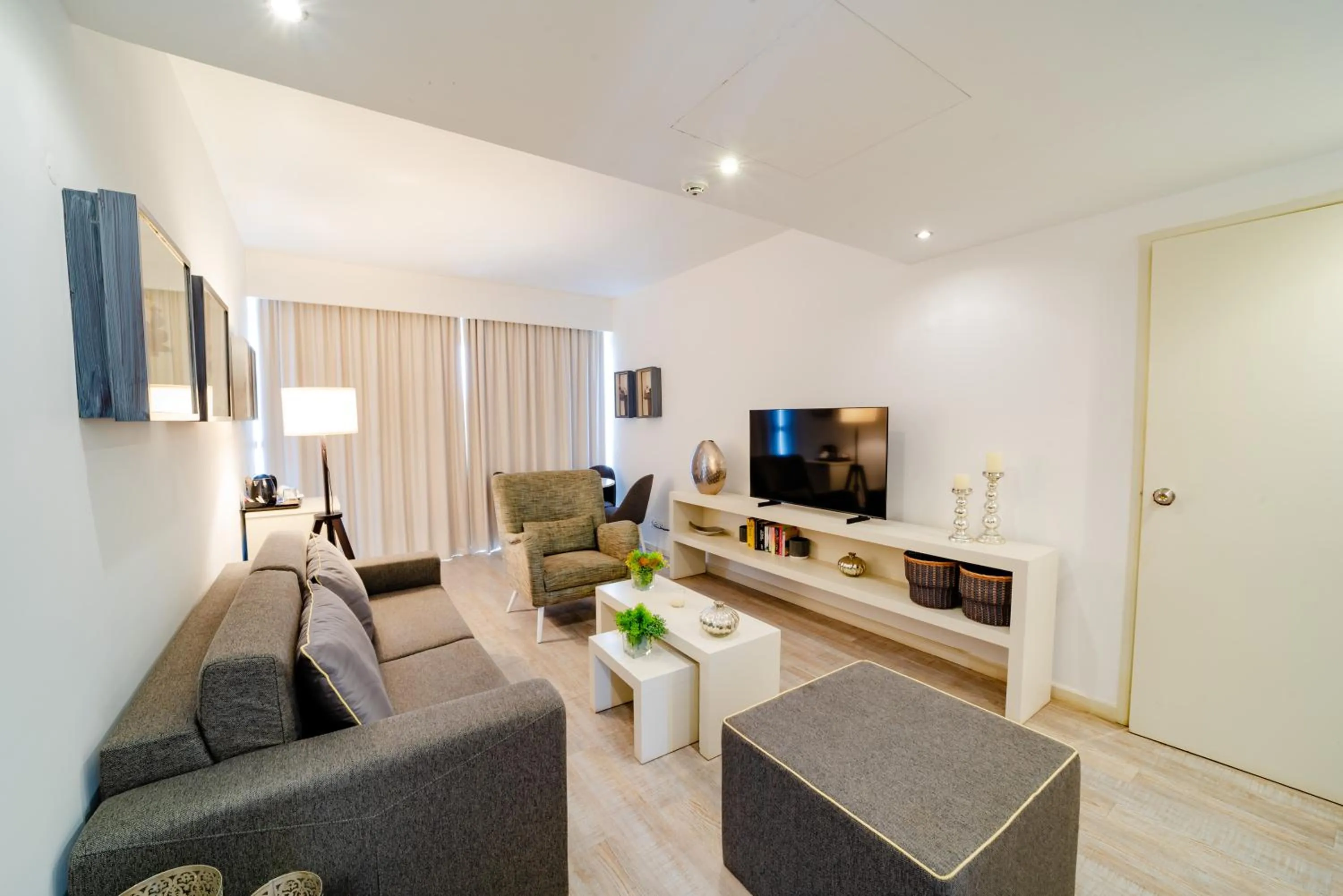 Deluxe Suite - single occupancy in Oasis Praiamar