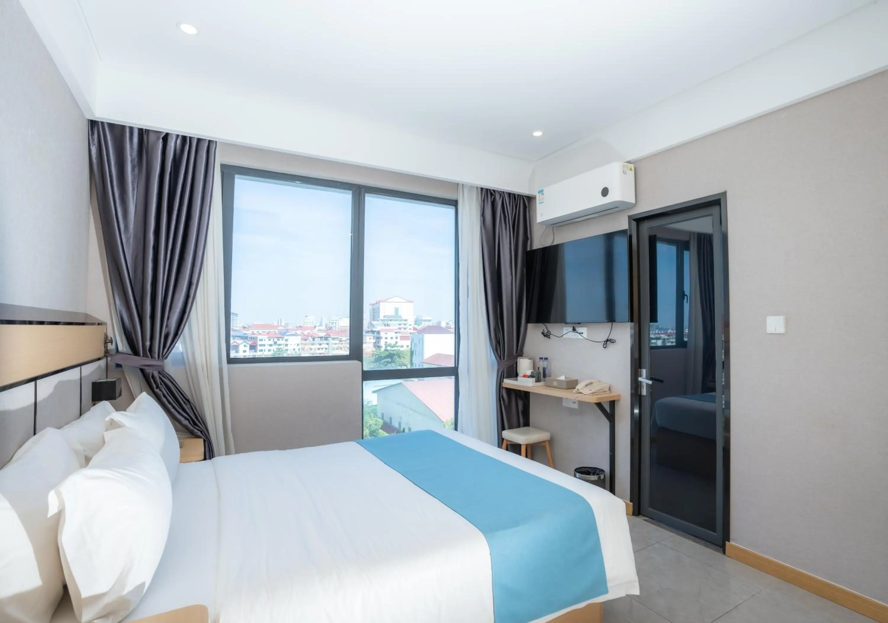 Superior King with Balcony in ARK HOTEL