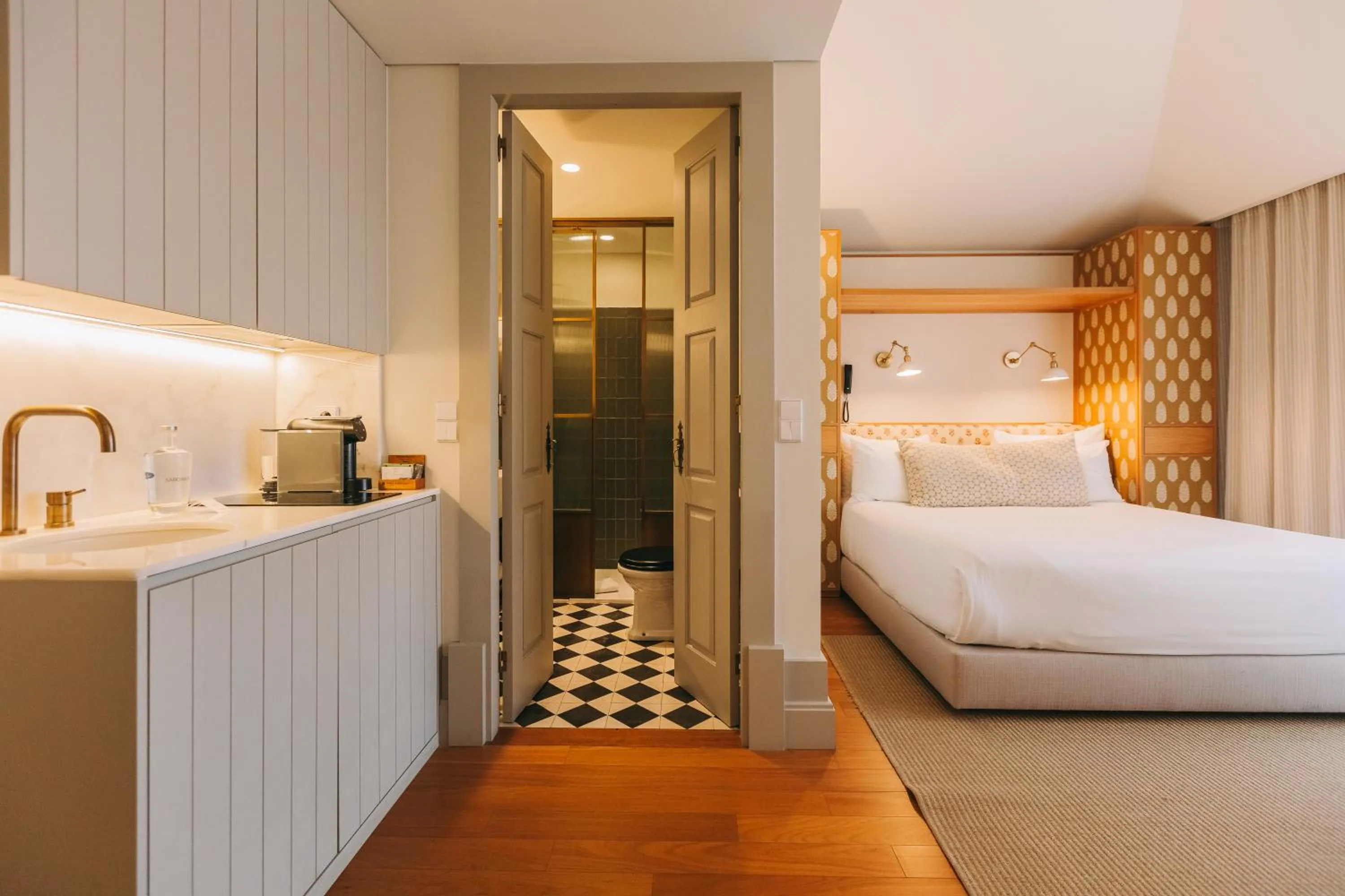 Classic with Balcony in Torel Saboaria