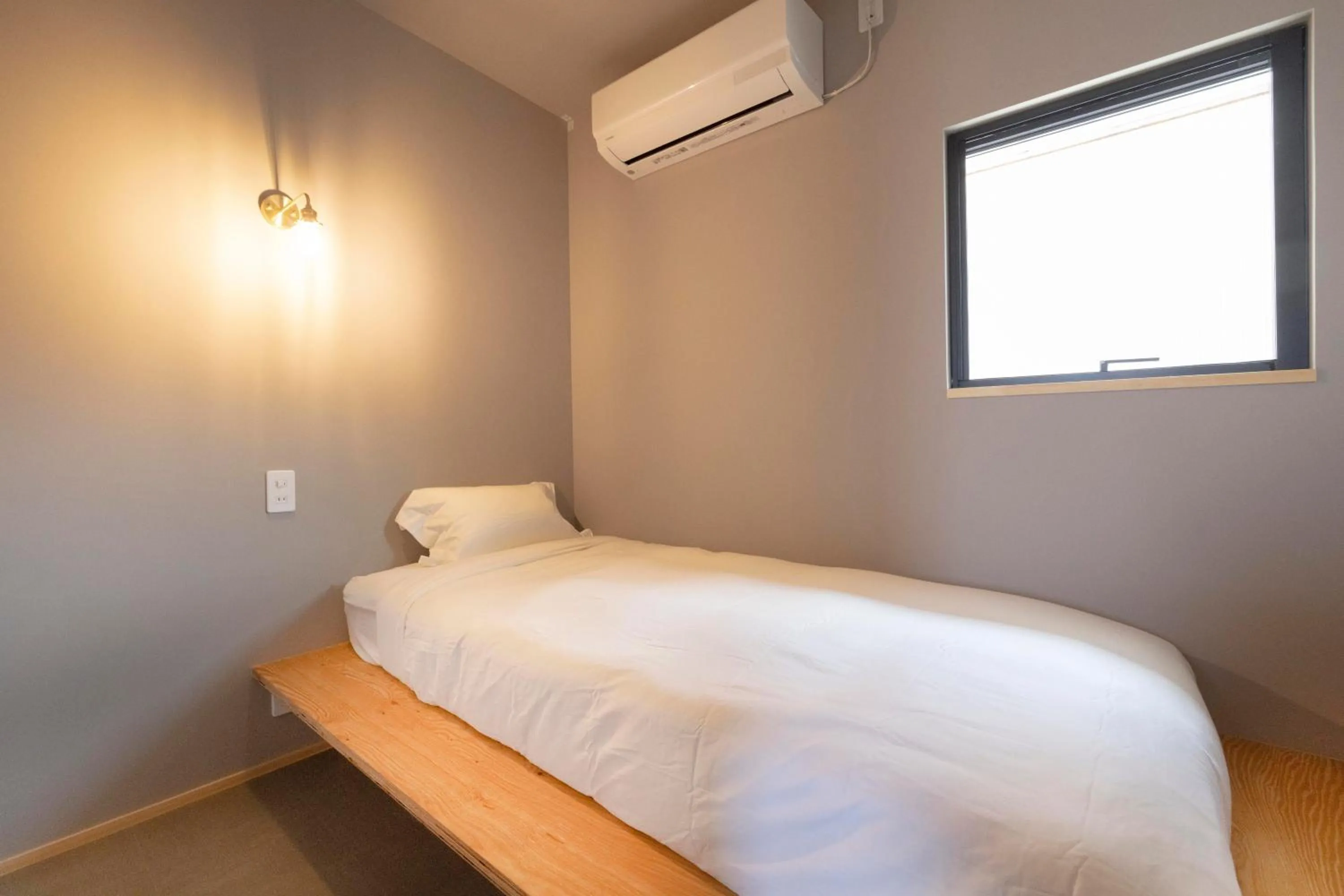 Single Room with Shared Shower and Toilet - single occupancy in Coliving & Cafe SANDO