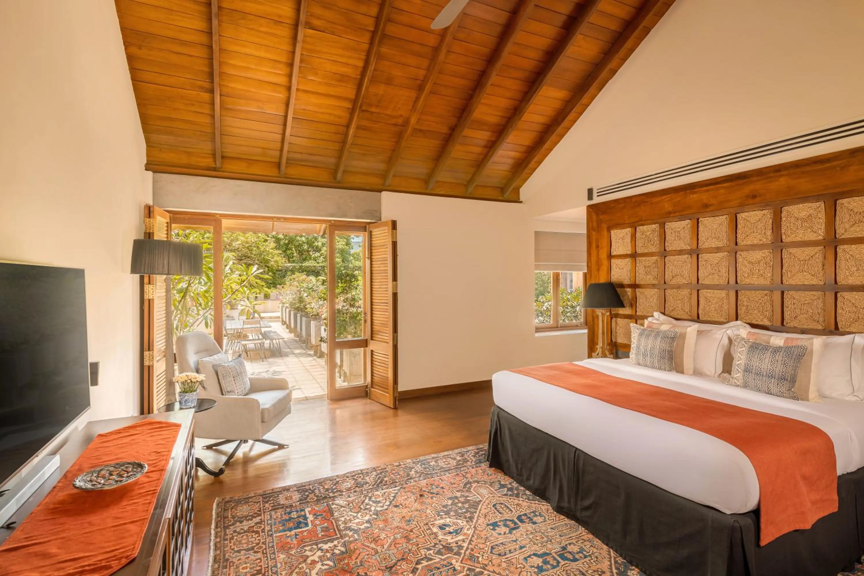 Deluxe King Room in Ishq Colombo