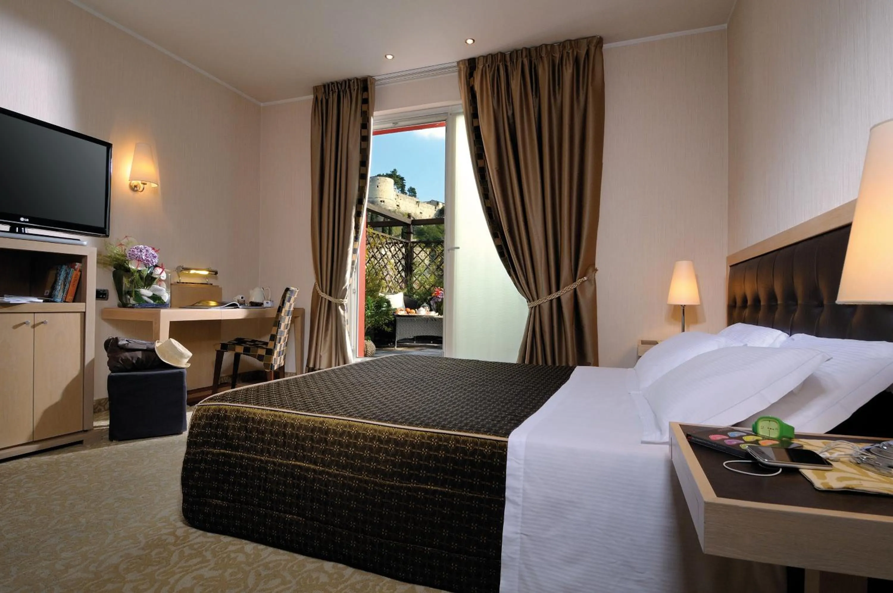 King Suite with Spa Bath and Sauna in Hotel Master