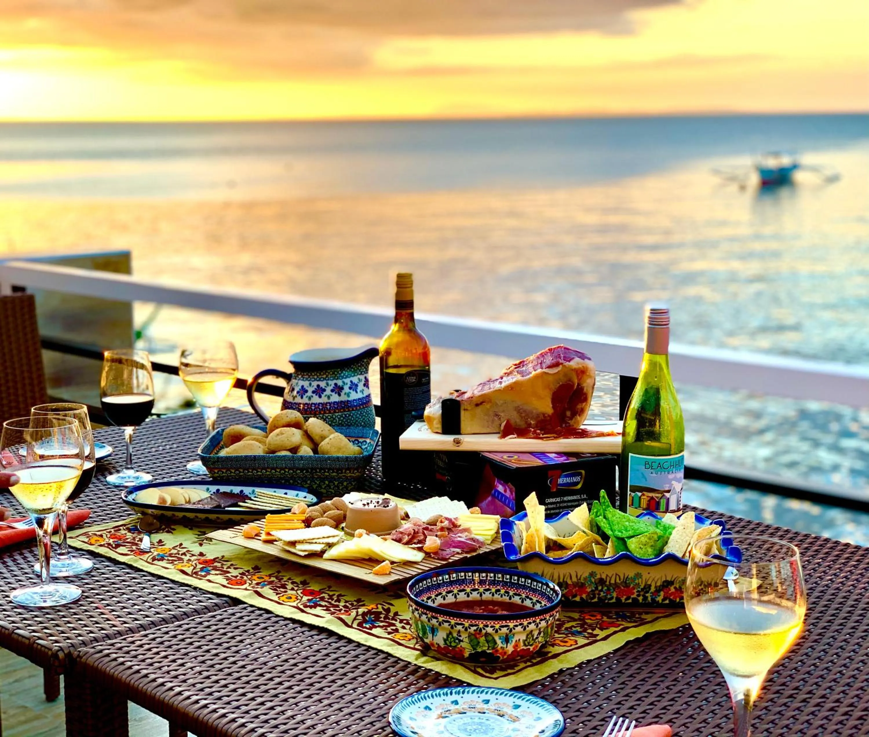 Standard Twin Room in PamAnilao and Padoy's Dive Camp