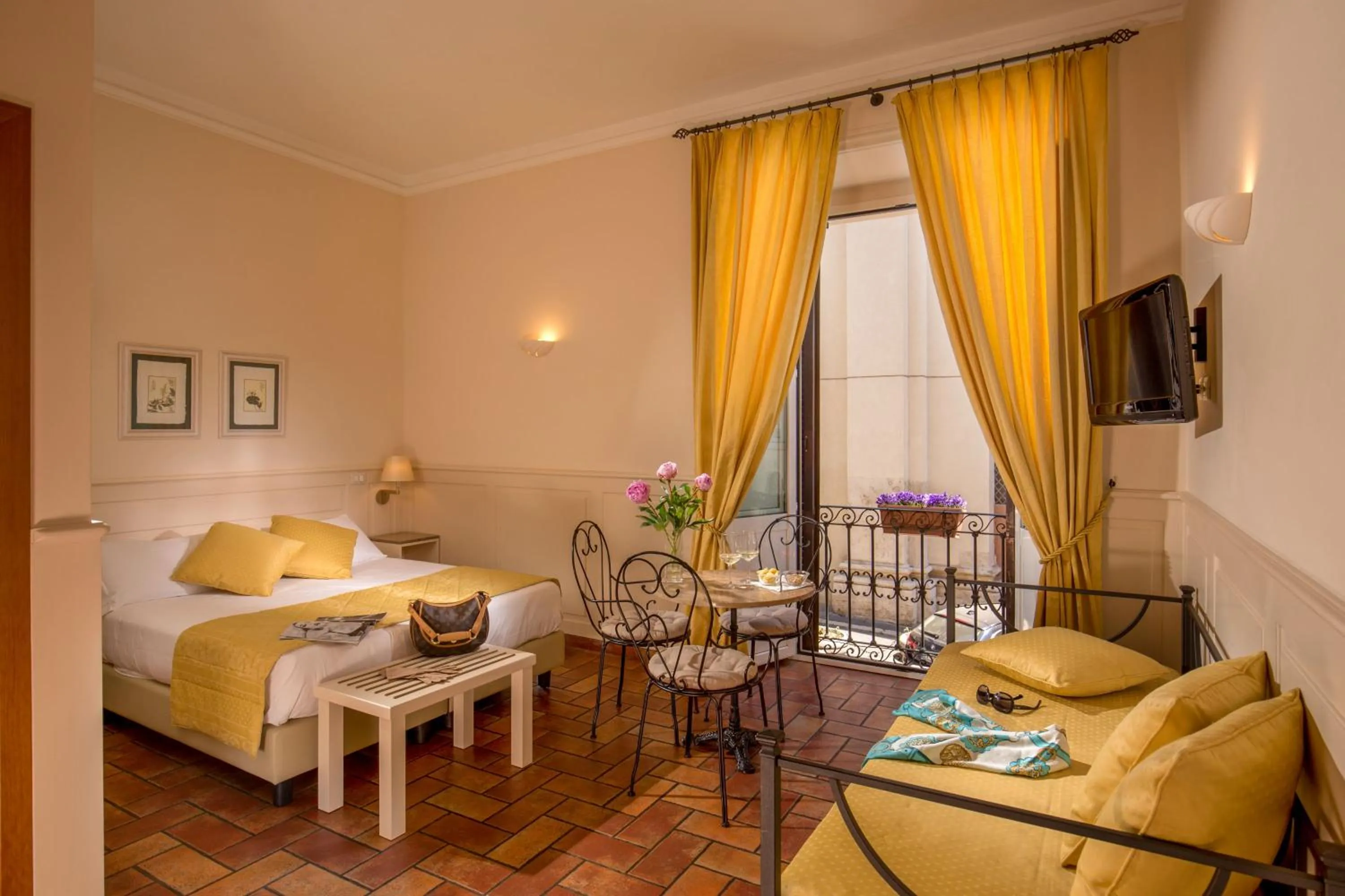 Triple Room in Aenea Inn