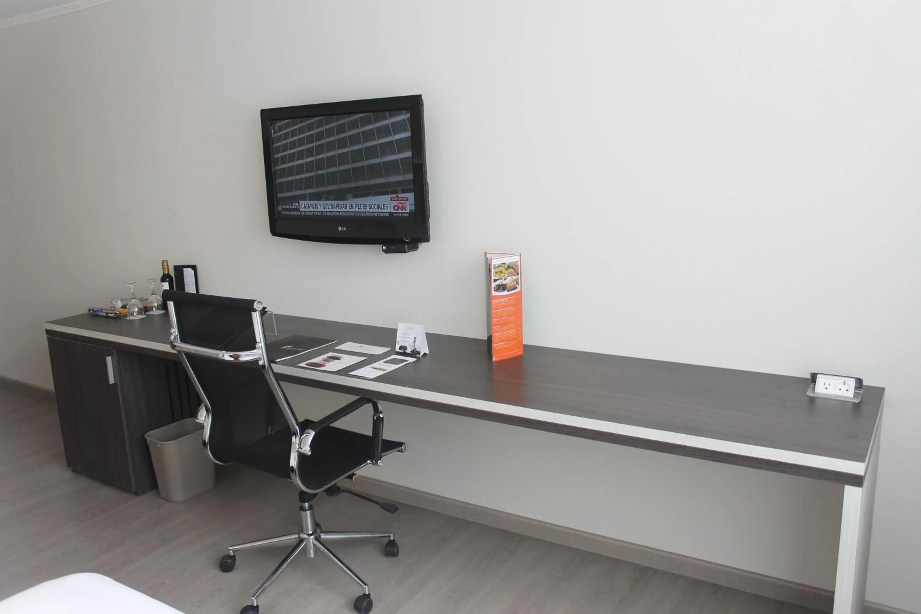 Standard Twin Room in Sol de Oro Hotel & Suites